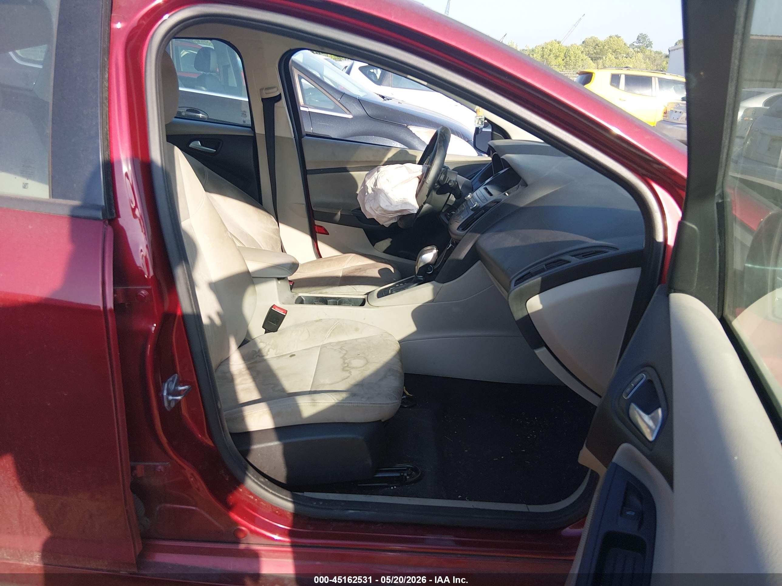 2015 Ford Focus Se Red vin: 1FADP3K27FL298041