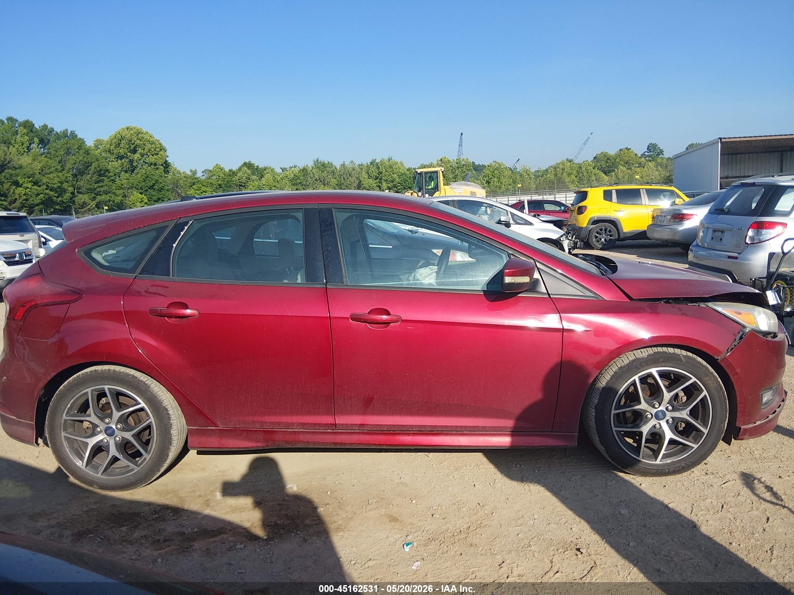 2015 Ford Focus Se Red vin: 1FADP3K27FL298041