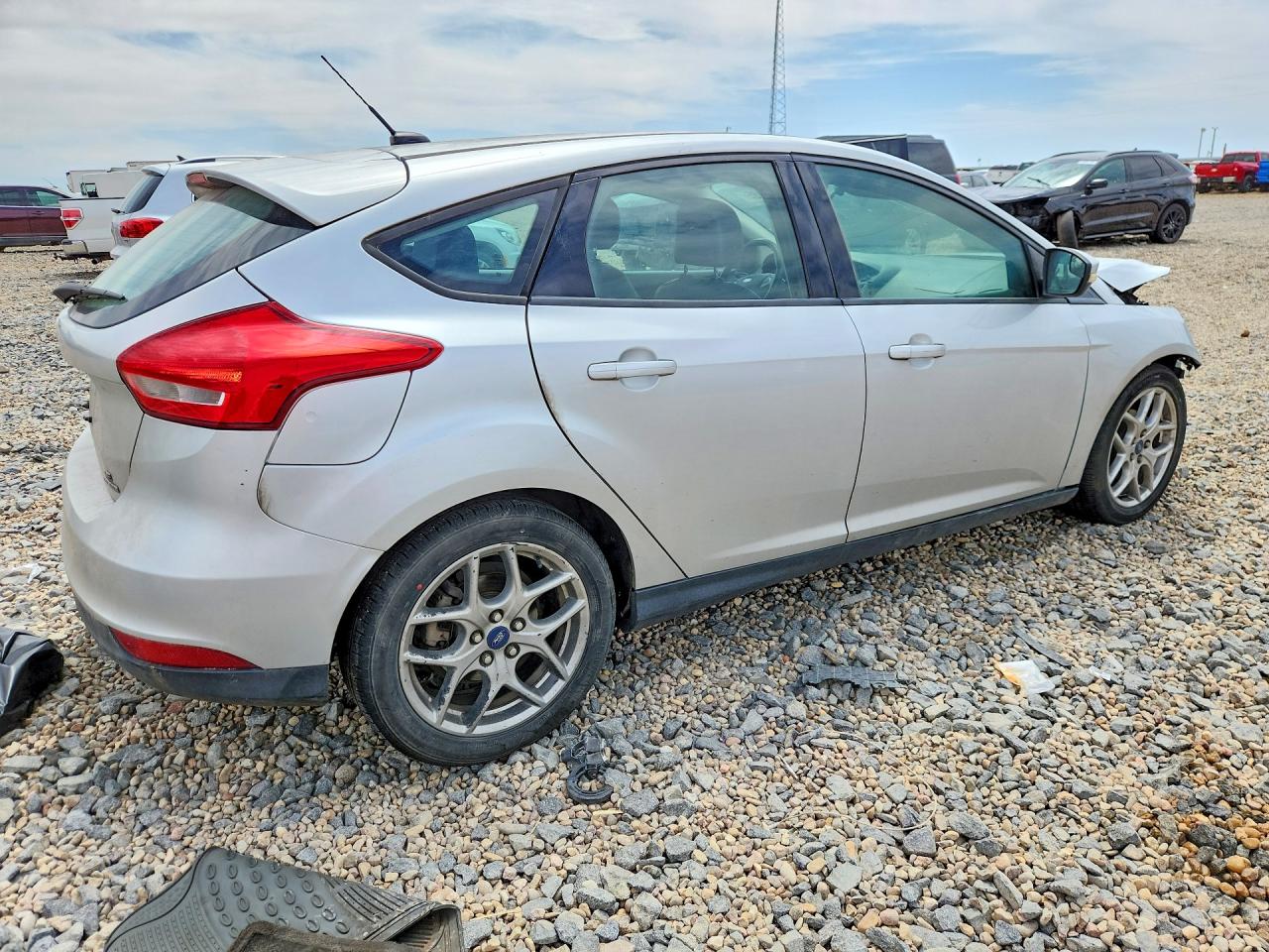 2015 Ford Focus Se Silver vin: 1FADP3K27FL319311