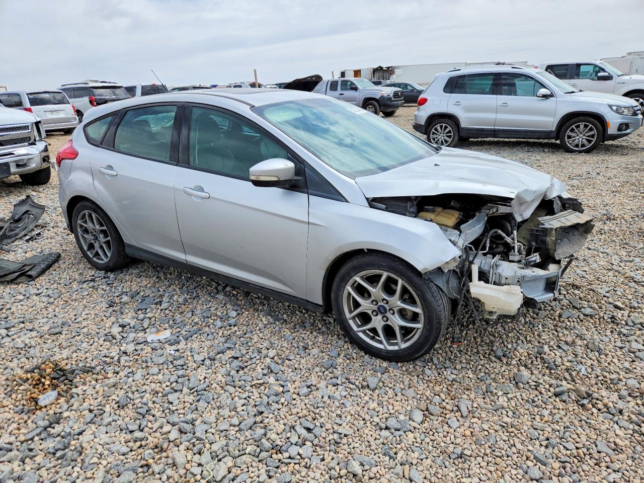 2015 Ford Focus Se Silver vin: 1FADP3K27FL319311