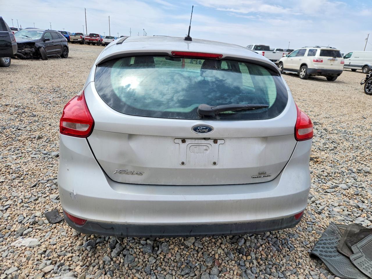 2015 Ford Focus Se Silver vin: 1FADP3K27FL319311