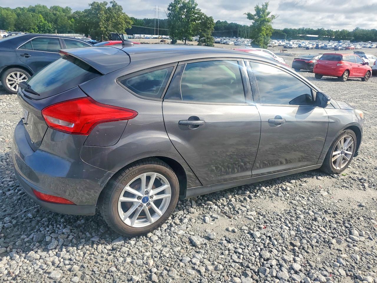 2015 Ford Focus Se Gray vin: 1FADP3K27FL328736