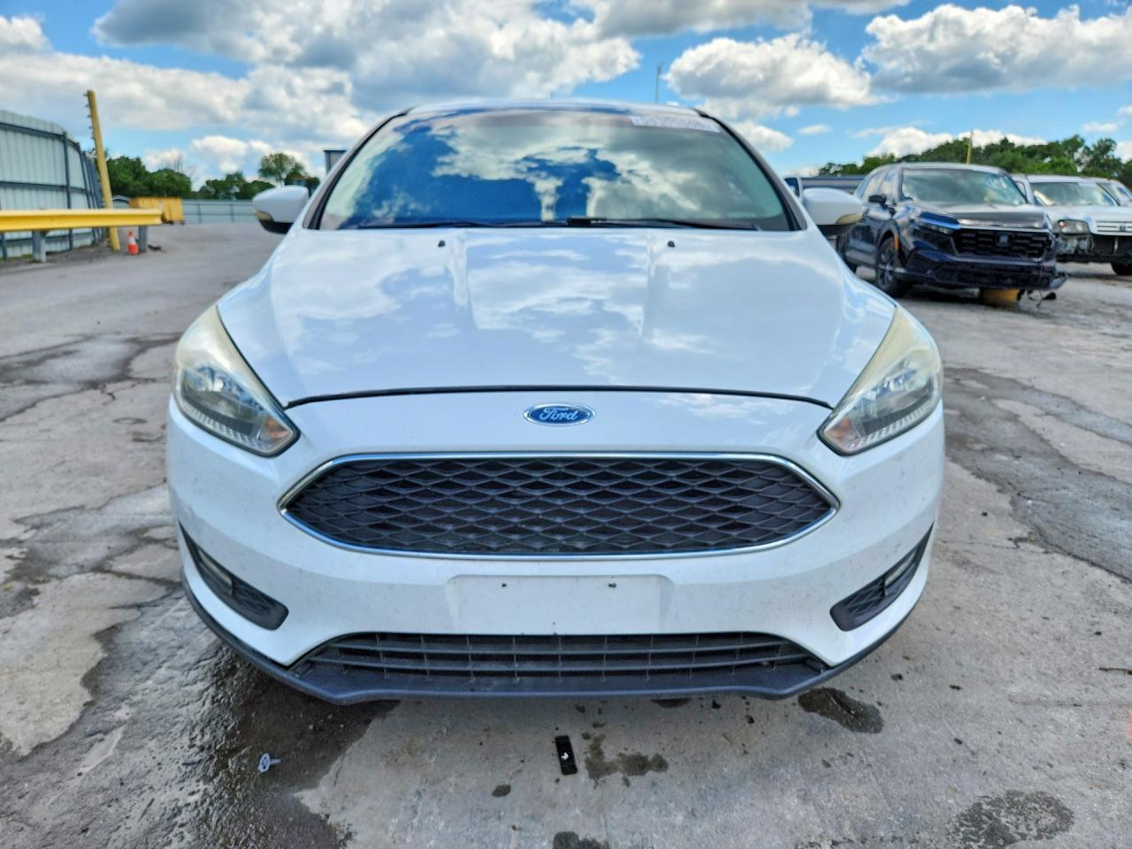 2015 Ford Focus Se White vin: 1FADP3K27FL333838