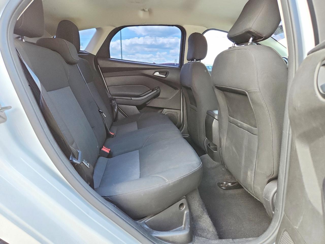 2015 Ford Focus Se White vin: 1FADP3K27FL333838