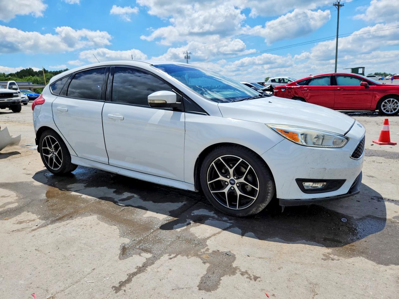 2015 Ford Focus Se White vin: 1FADP3K27FL333838