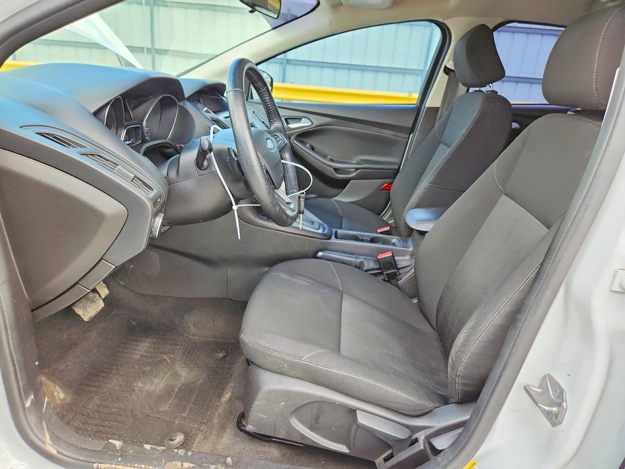 2015 Ford Focus Se White vin: 1FADP3K27FL333838