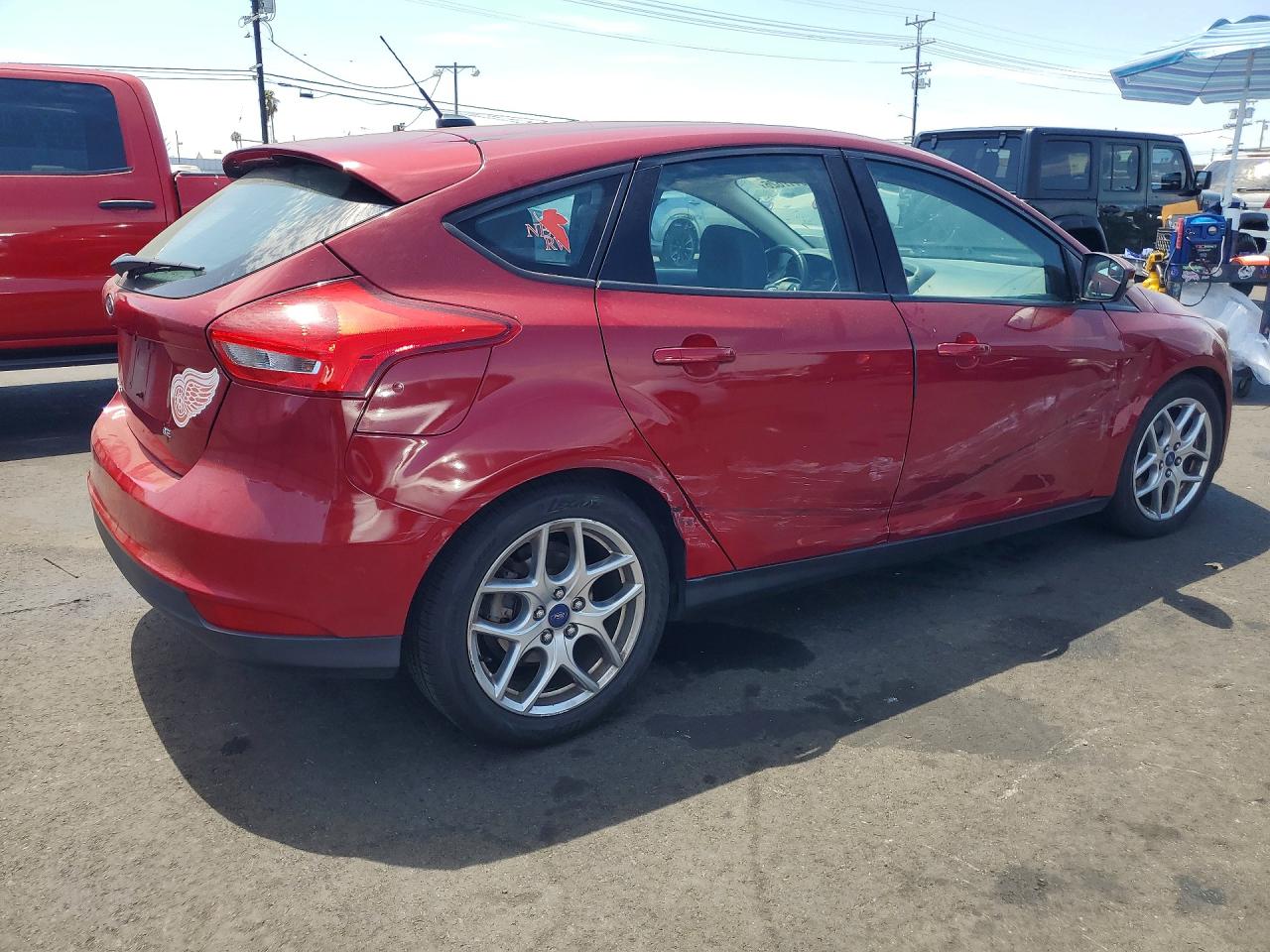 2015 Ford Focus Se Red vin: 1FADP3K27FL336707