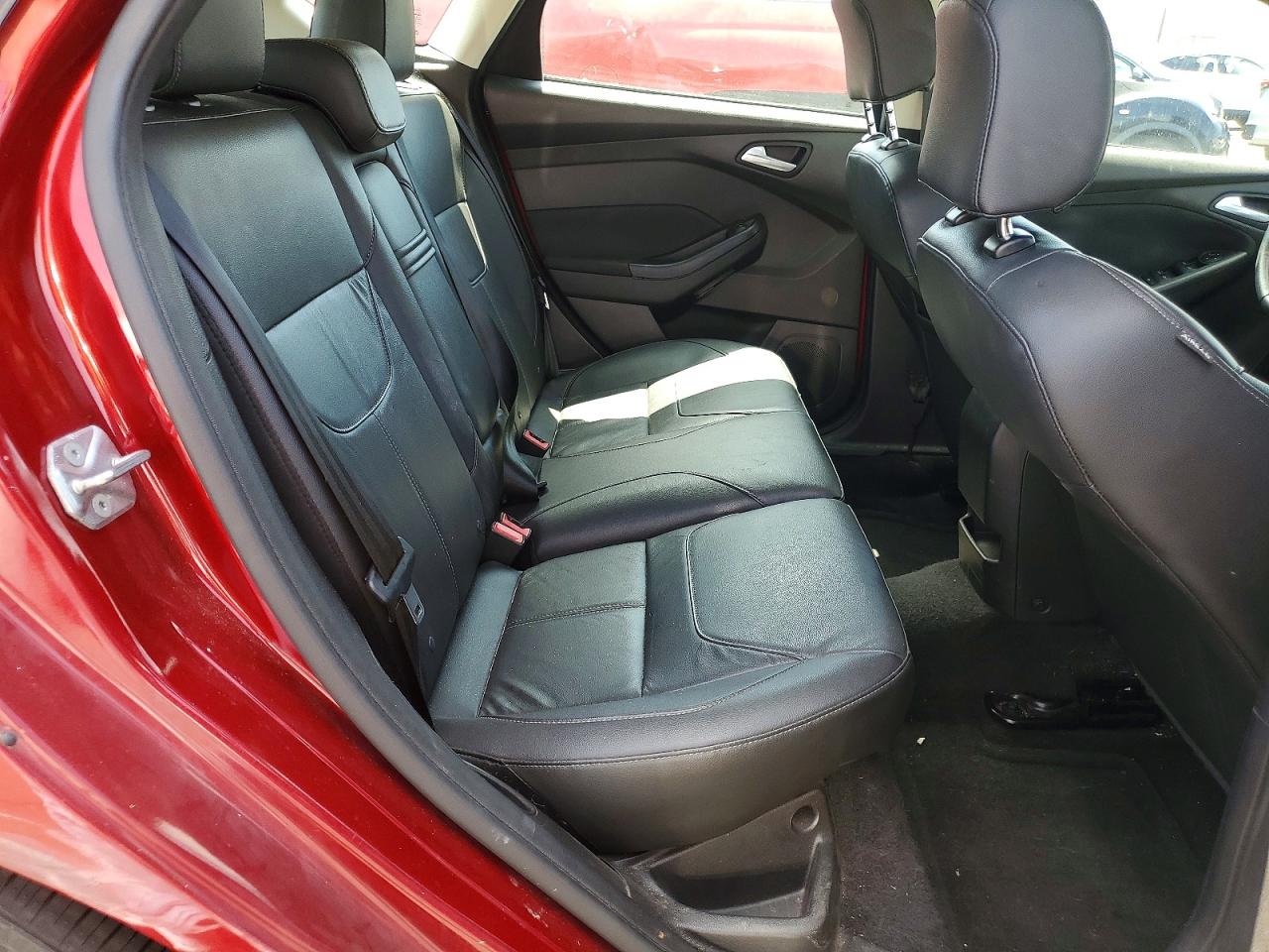2015 Ford Focus Se Red vin: 1FADP3K27FL336707