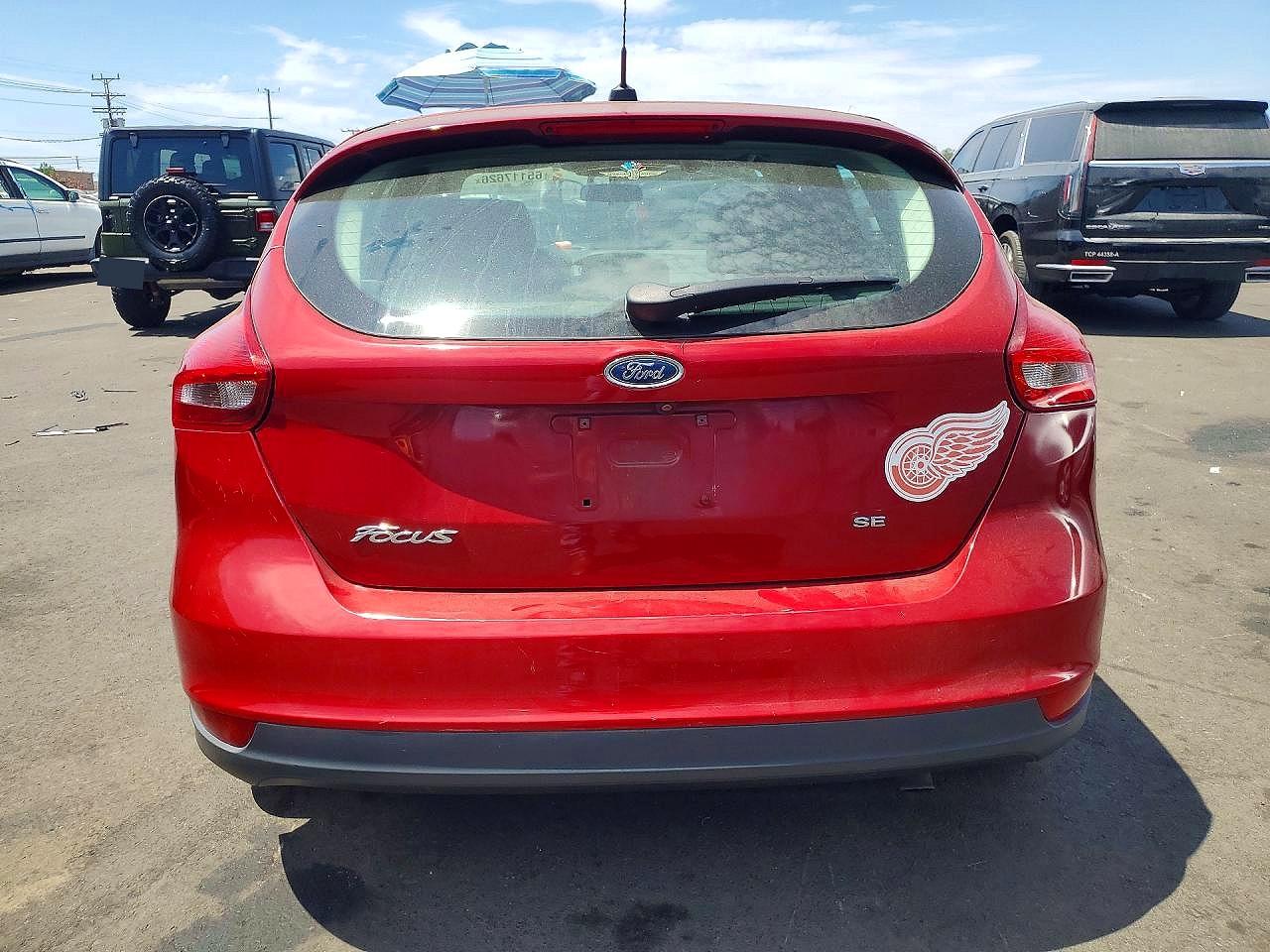 2015 Ford Focus Se Red vin: 1FADP3K27FL336707
