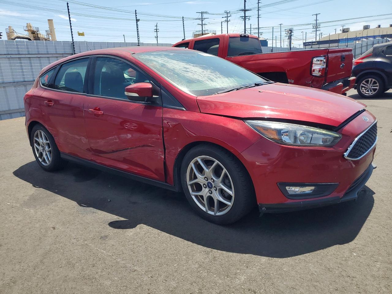 2015 Ford Focus Se Red vin: 1FADP3K27FL336707
