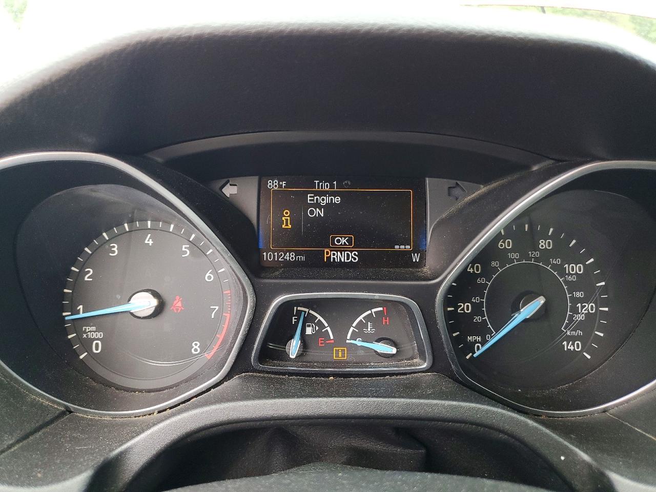 2015 Ford Focus Se Red vin: 1FADP3K27FL352969