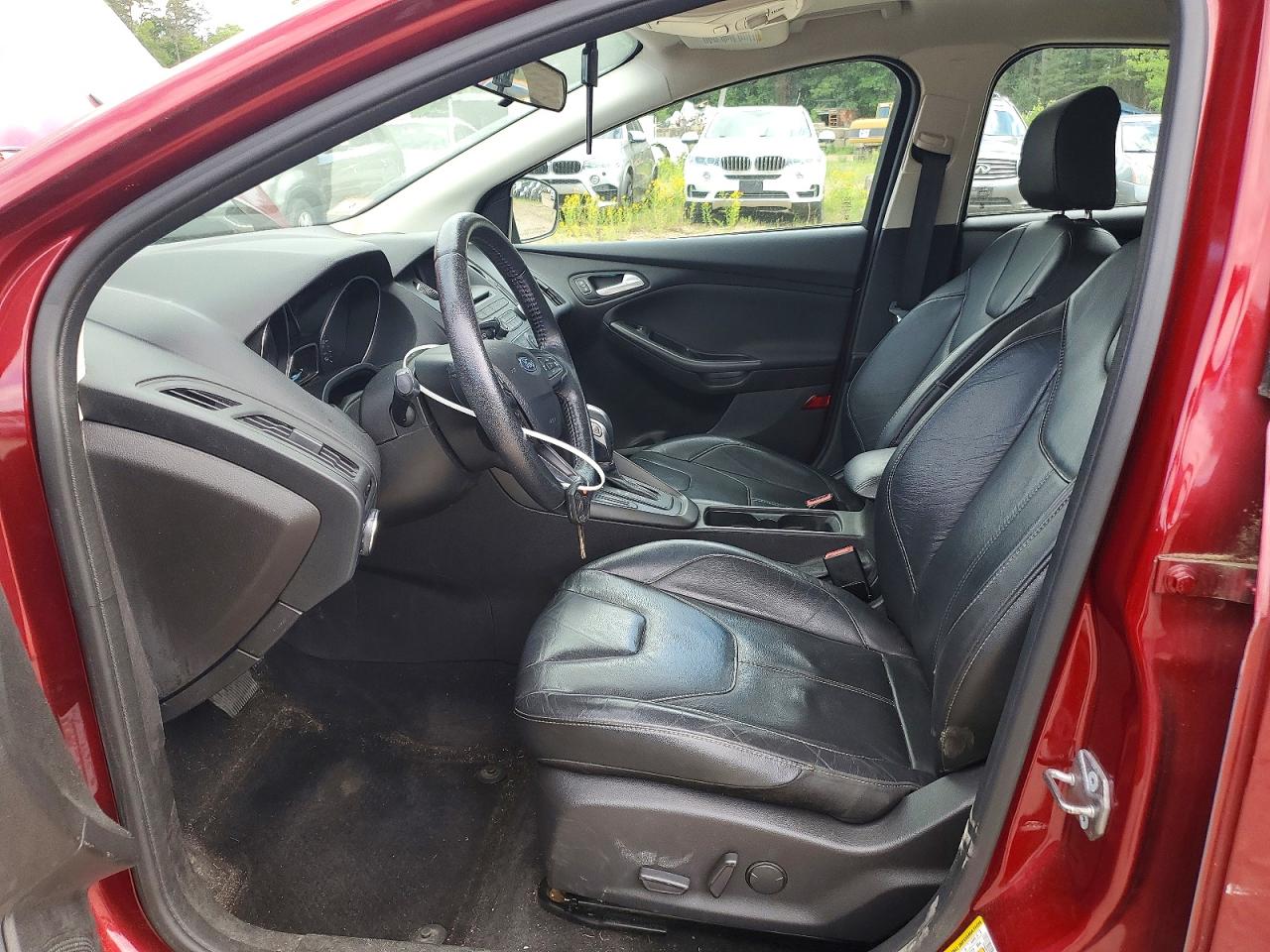 2015 Ford Focus Se Red vin: 1FADP3K27FL352969