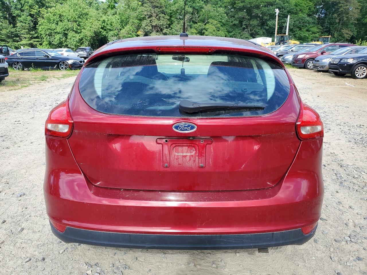 2015 Ford Focus Se Red vin: 1FADP3K27FL352969