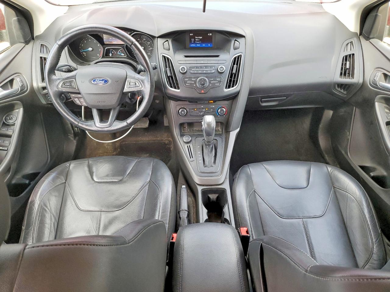 2015 Ford Focus Se Red vin: 1FADP3K27FL352969