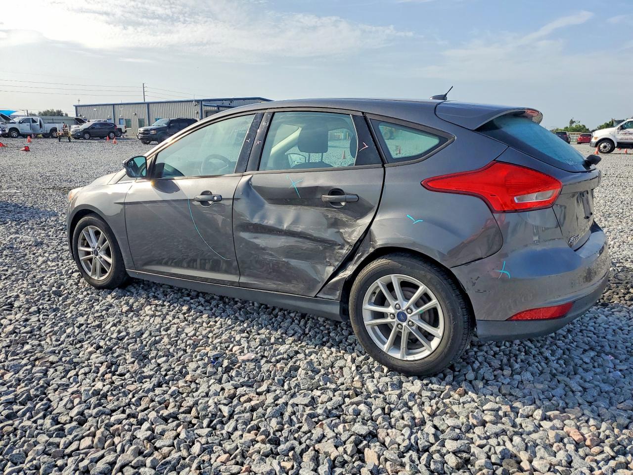 2015 Ford Focus Se Gray vin: 1FADP3K27FL365978