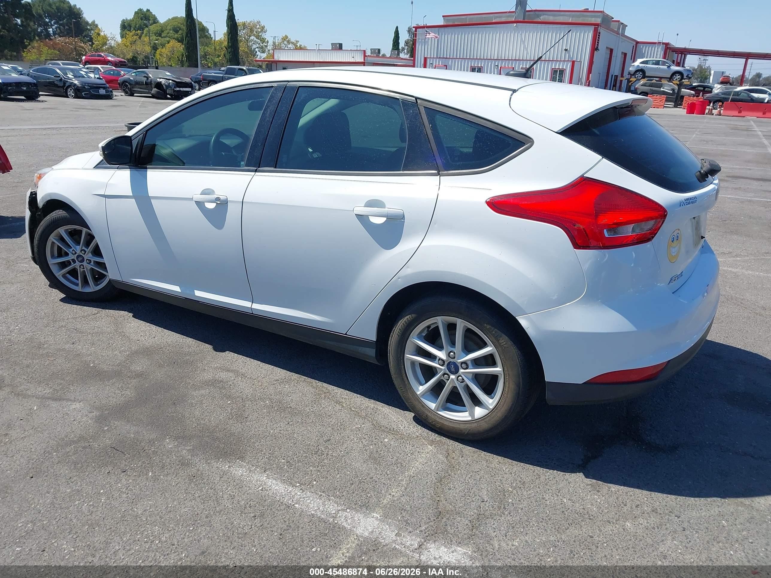 2015 Ford Focus Se White vin: 1FADP3K27FL384563