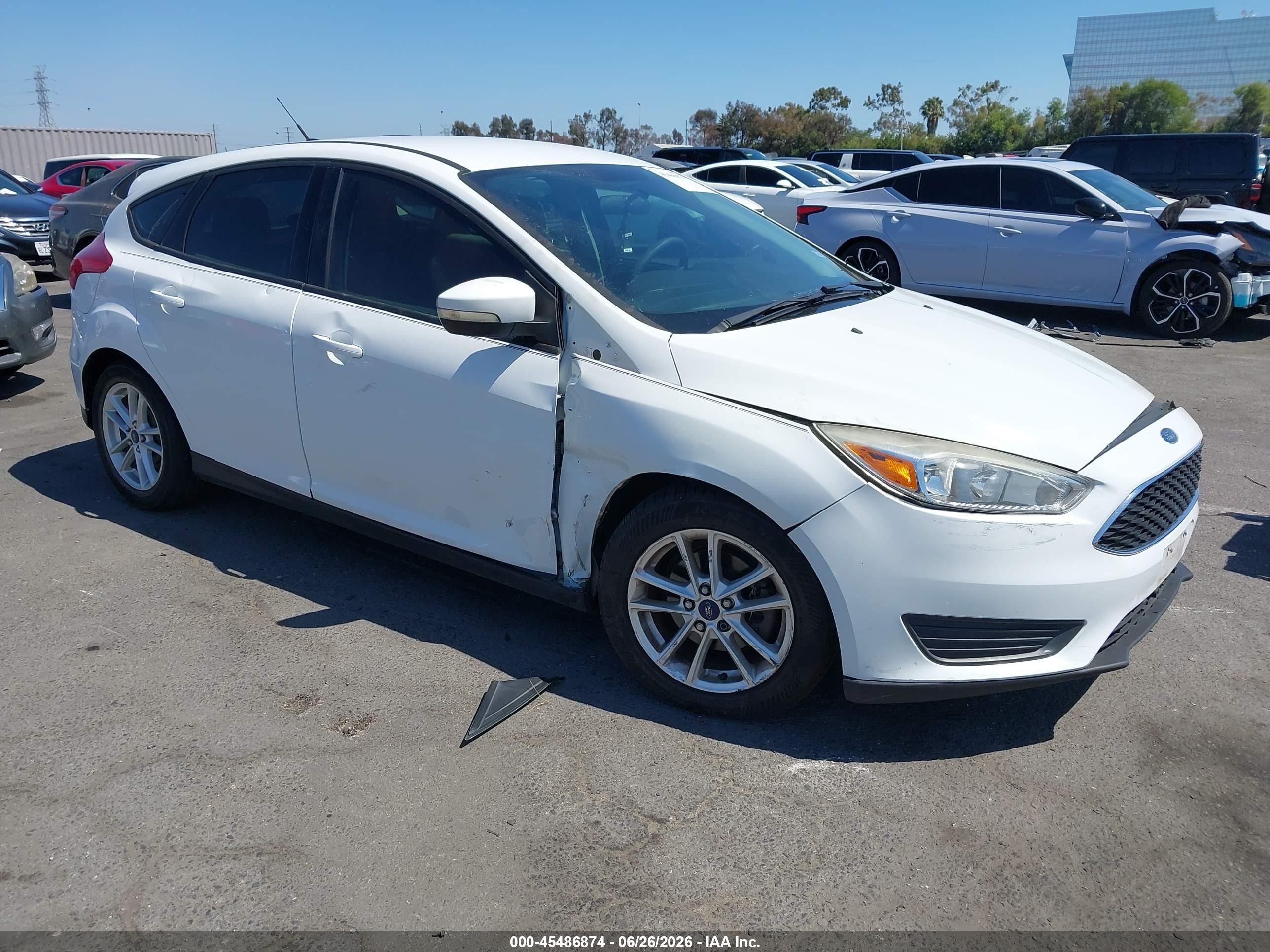 2015 Ford Focus Se White vin: 1FADP3K27FL384563
