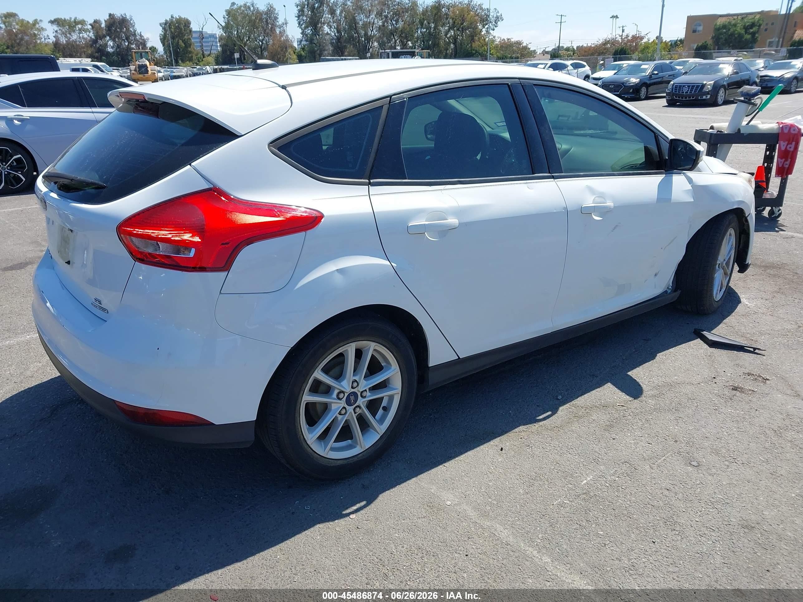 2015 Ford Focus Se White vin: 1FADP3K27FL384563