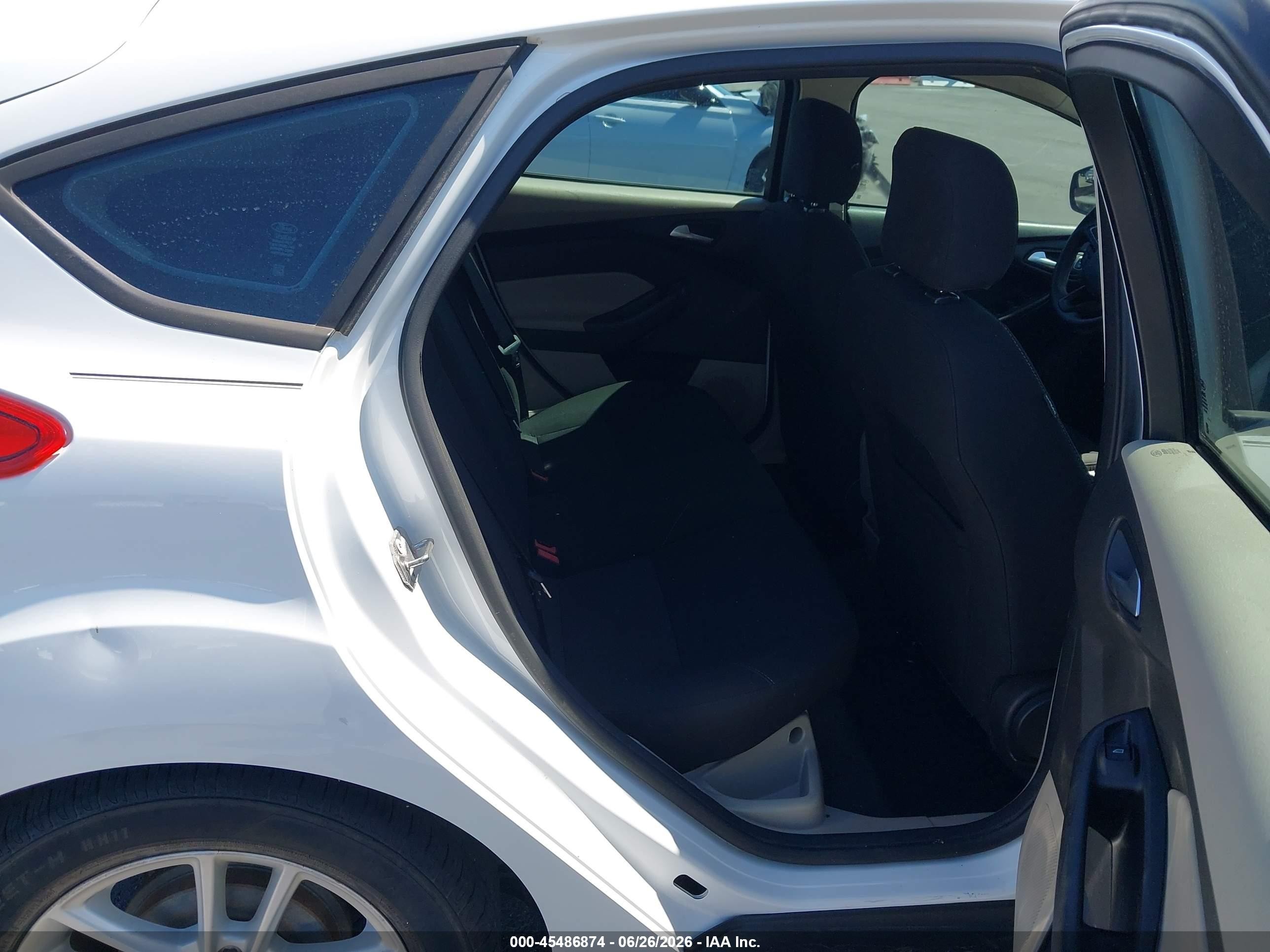 2015 Ford Focus Se White vin: 1FADP3K27FL384563