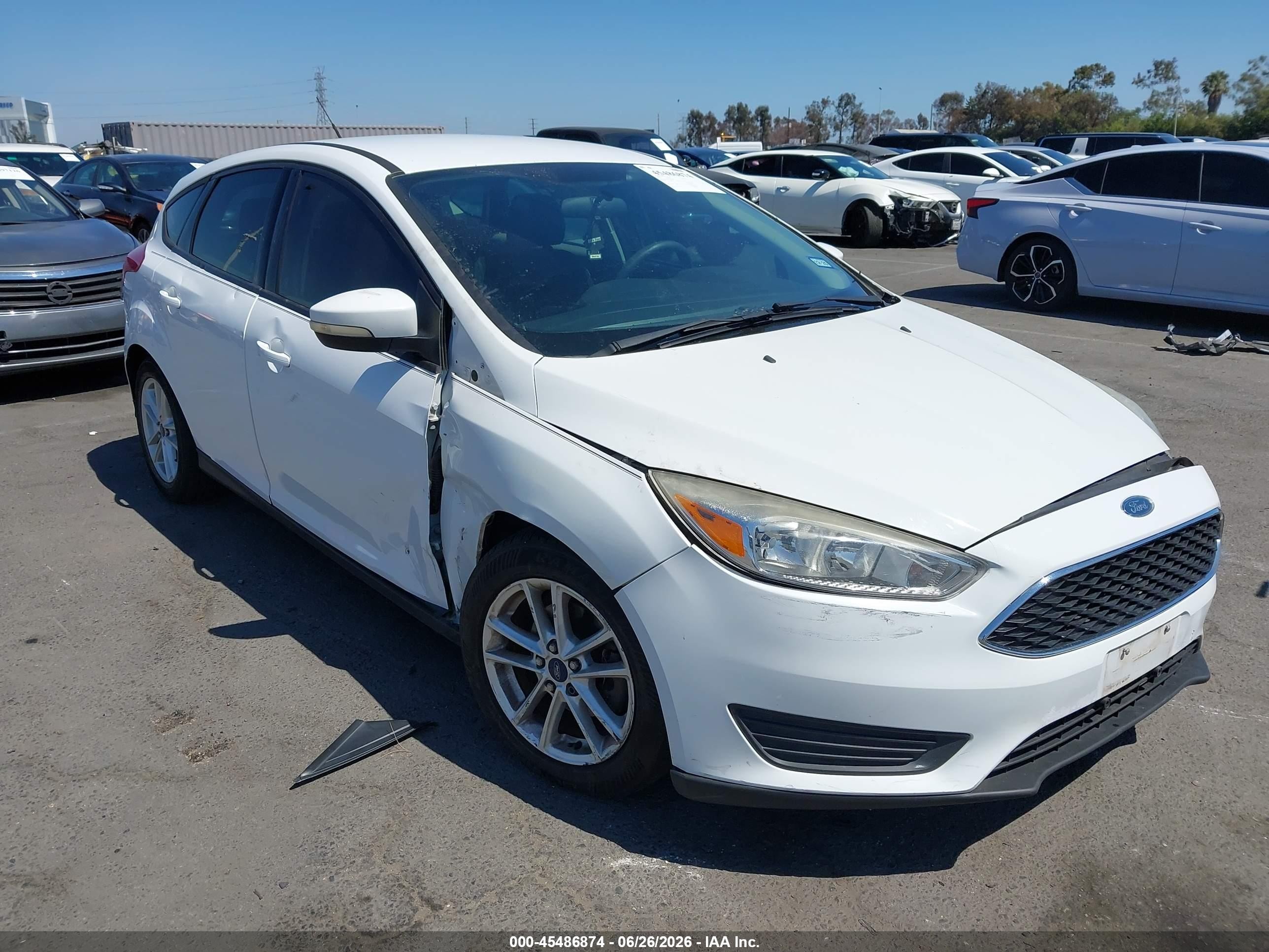 2015 Ford Focus Se White vin: 1FADP3K27FL384563
