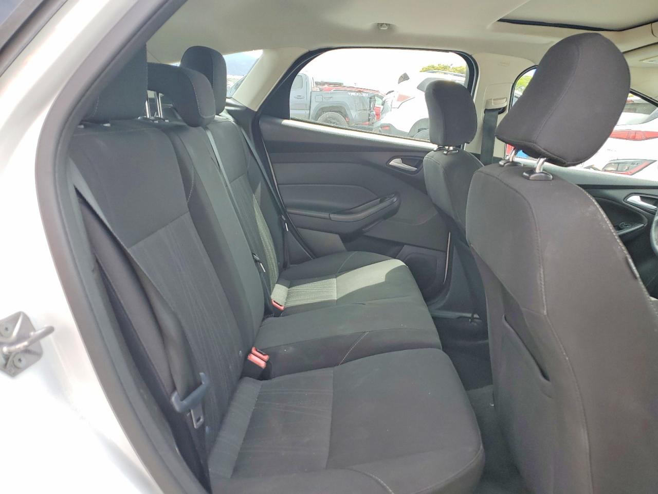 2016 Ford Focus Se Белый vin: 1FADP3K27GL284691