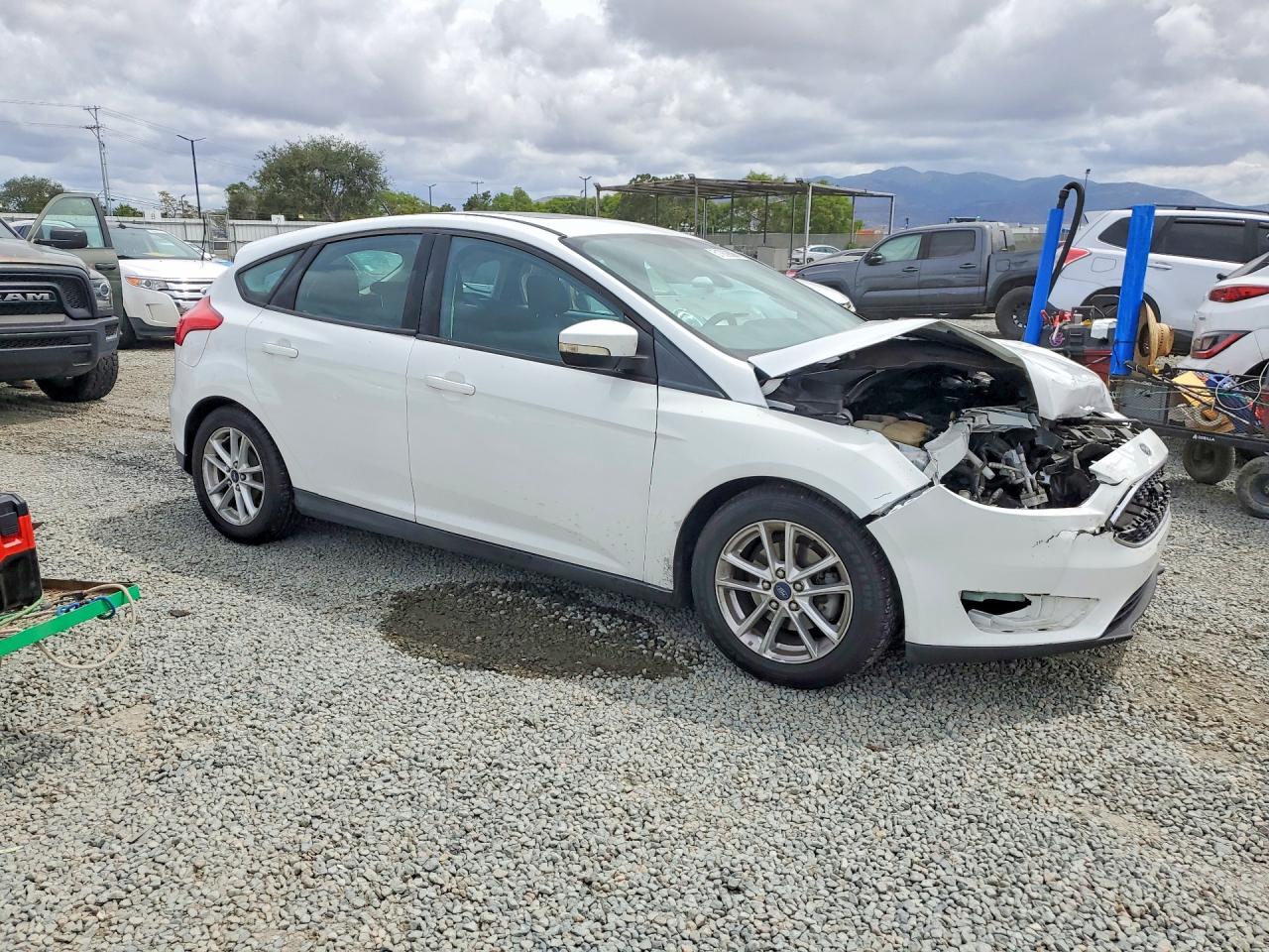 2016 Ford Focus Se Белый vin: 1FADP3K27GL284691