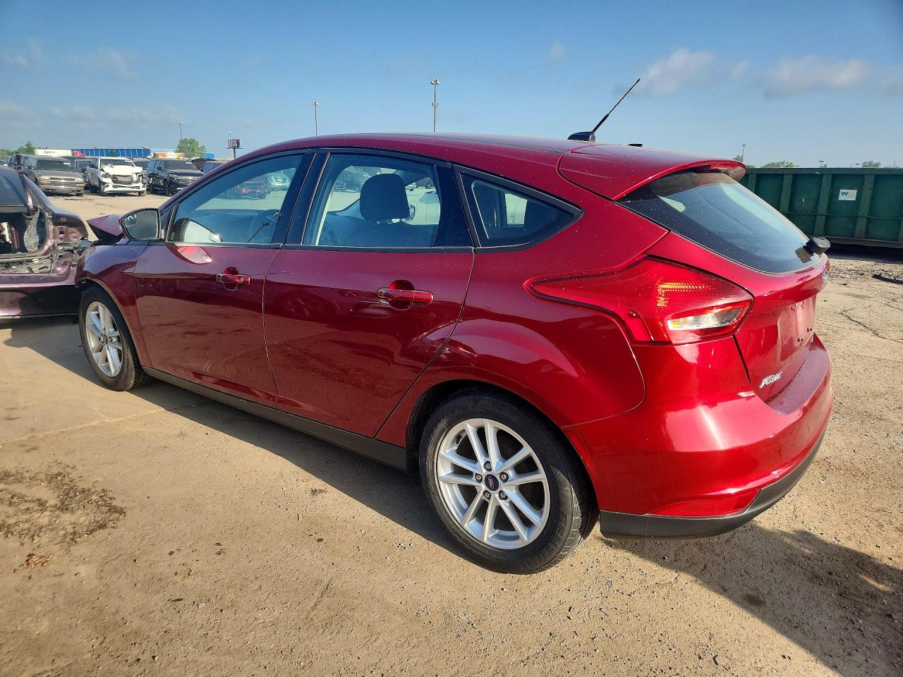2016 Ford Focus Se Red vin: 1FADP3K27GL359308