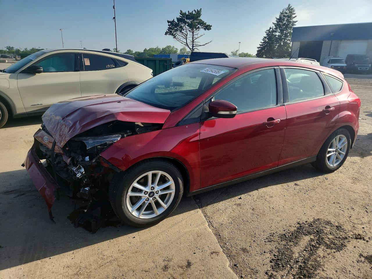 2016 Ford Focus Se Red vin: 1FADP3K27GL359308