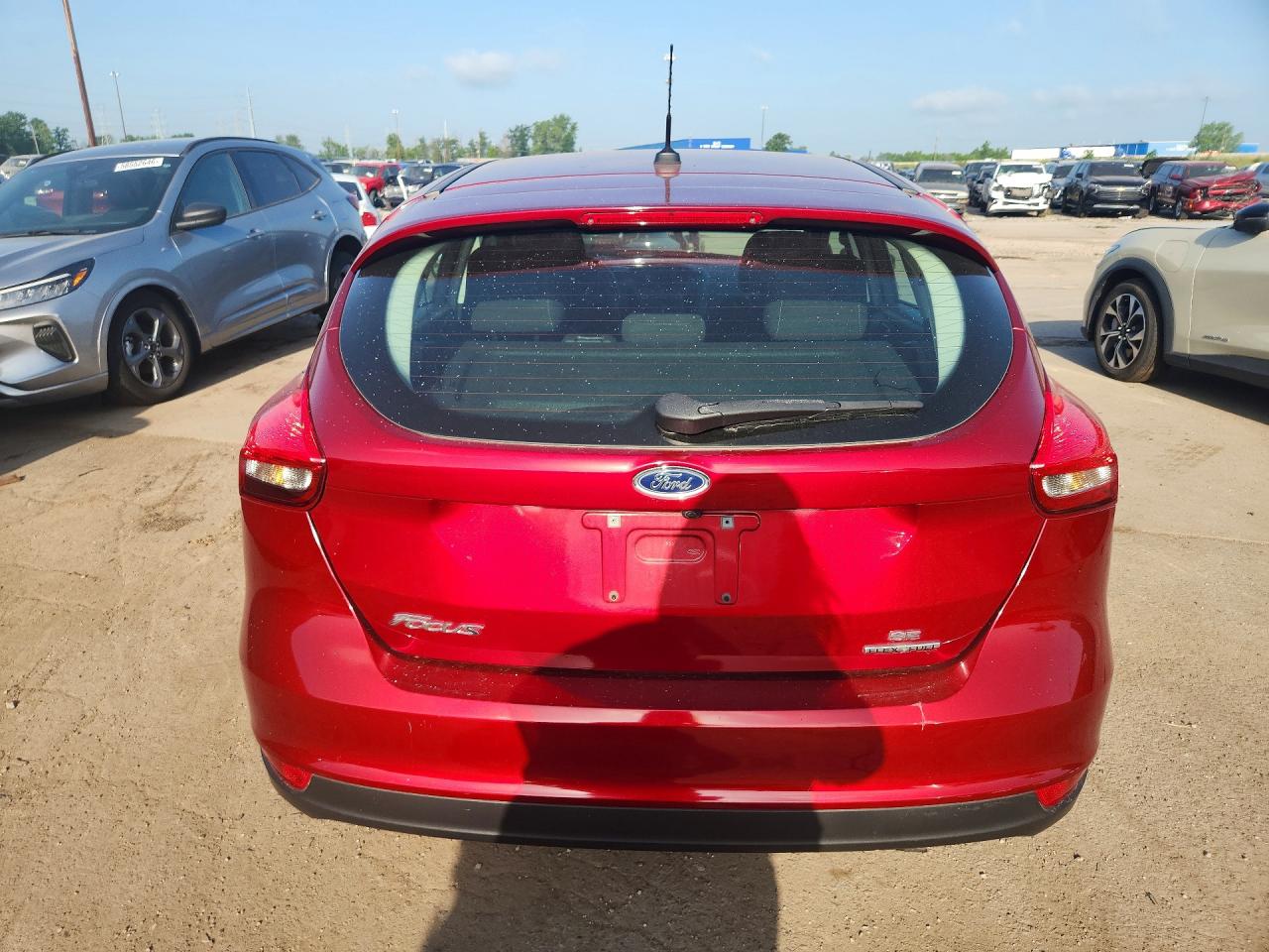 2016 Ford Focus Se Red vin: 1FADP3K27GL359308