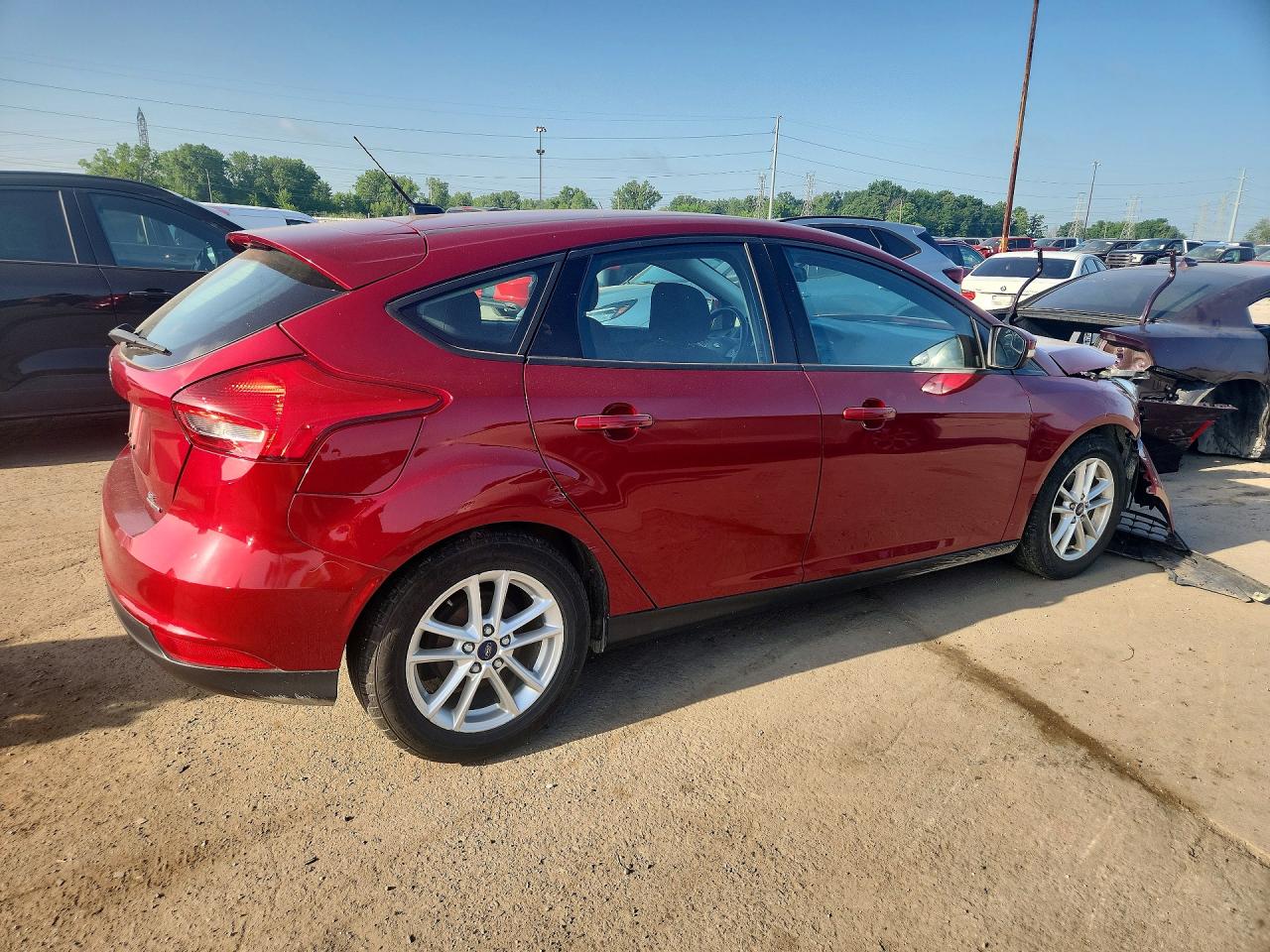 2016 Ford Focus Se Red vin: 1FADP3K27GL359308