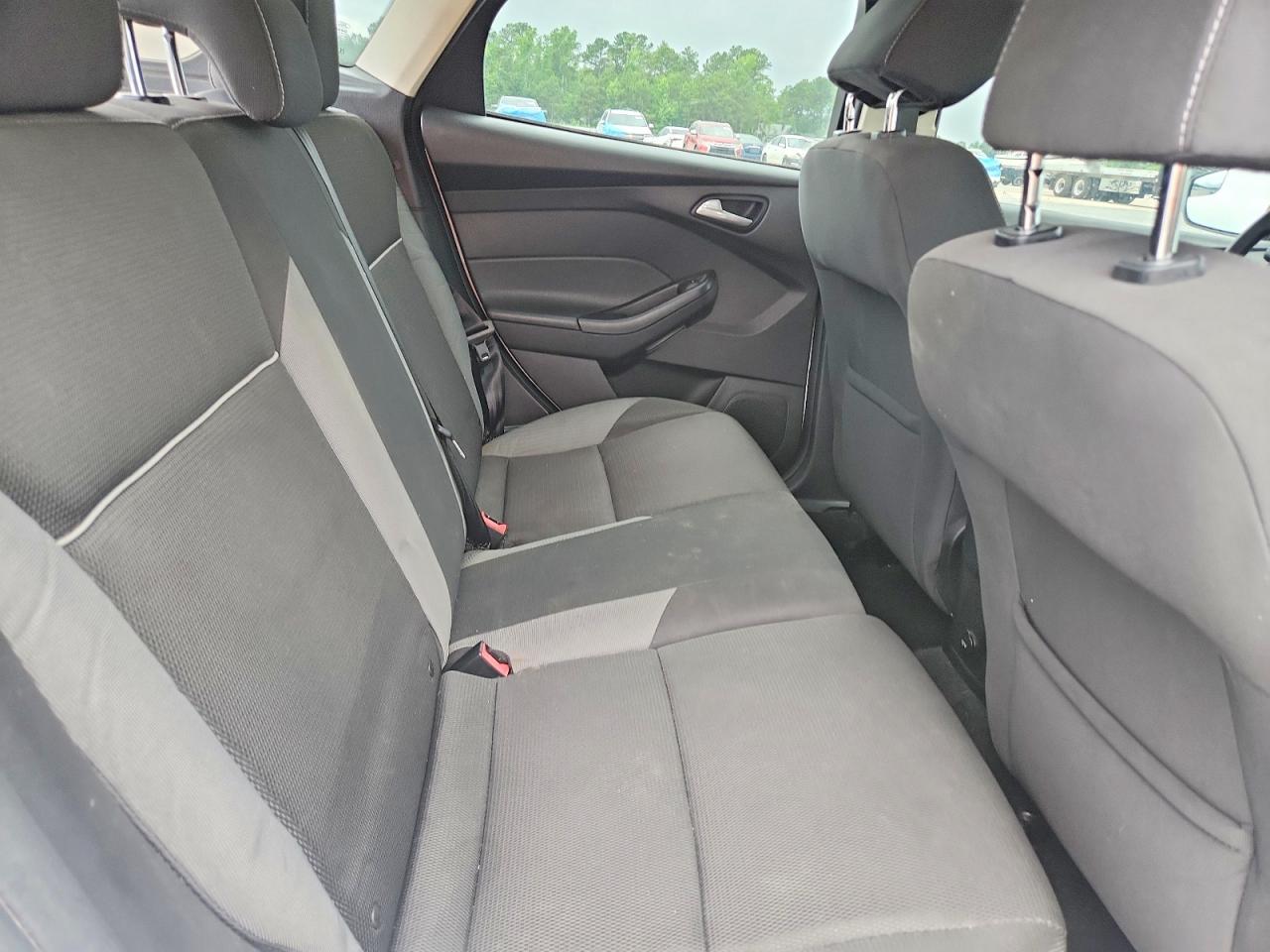 2013 Ford Focus Se White vin: 1FADP3K28DL131409