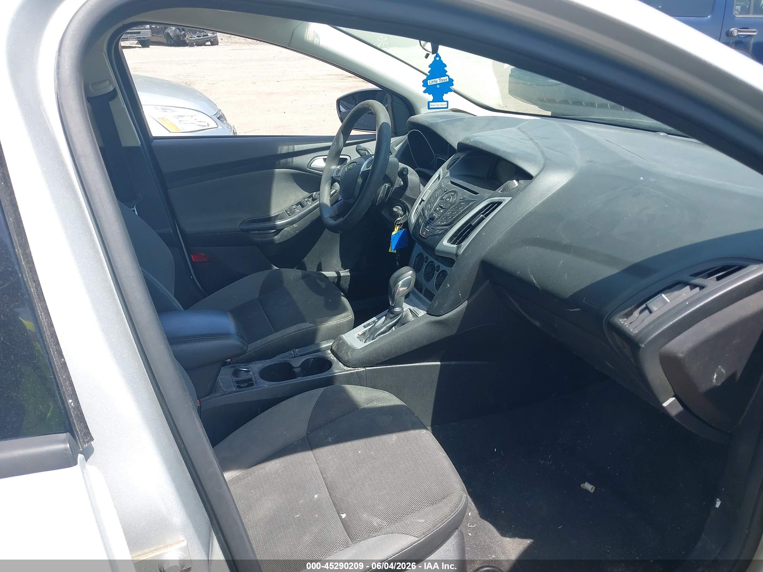 2013 Ford Focus Se Silver vin: 1FADP3K28DL159372