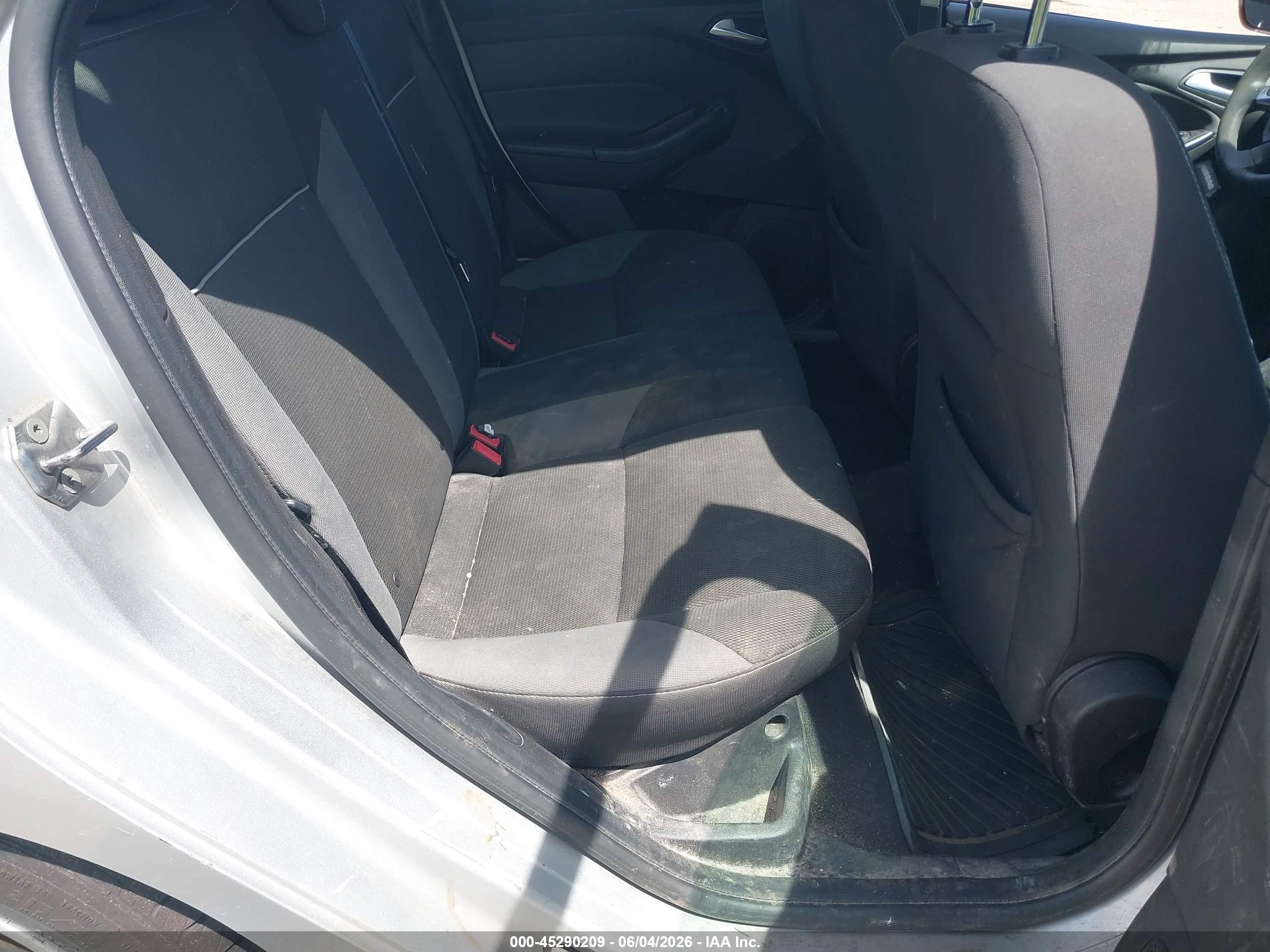 2013 Ford Focus Se Silver vin: 1FADP3K28DL159372