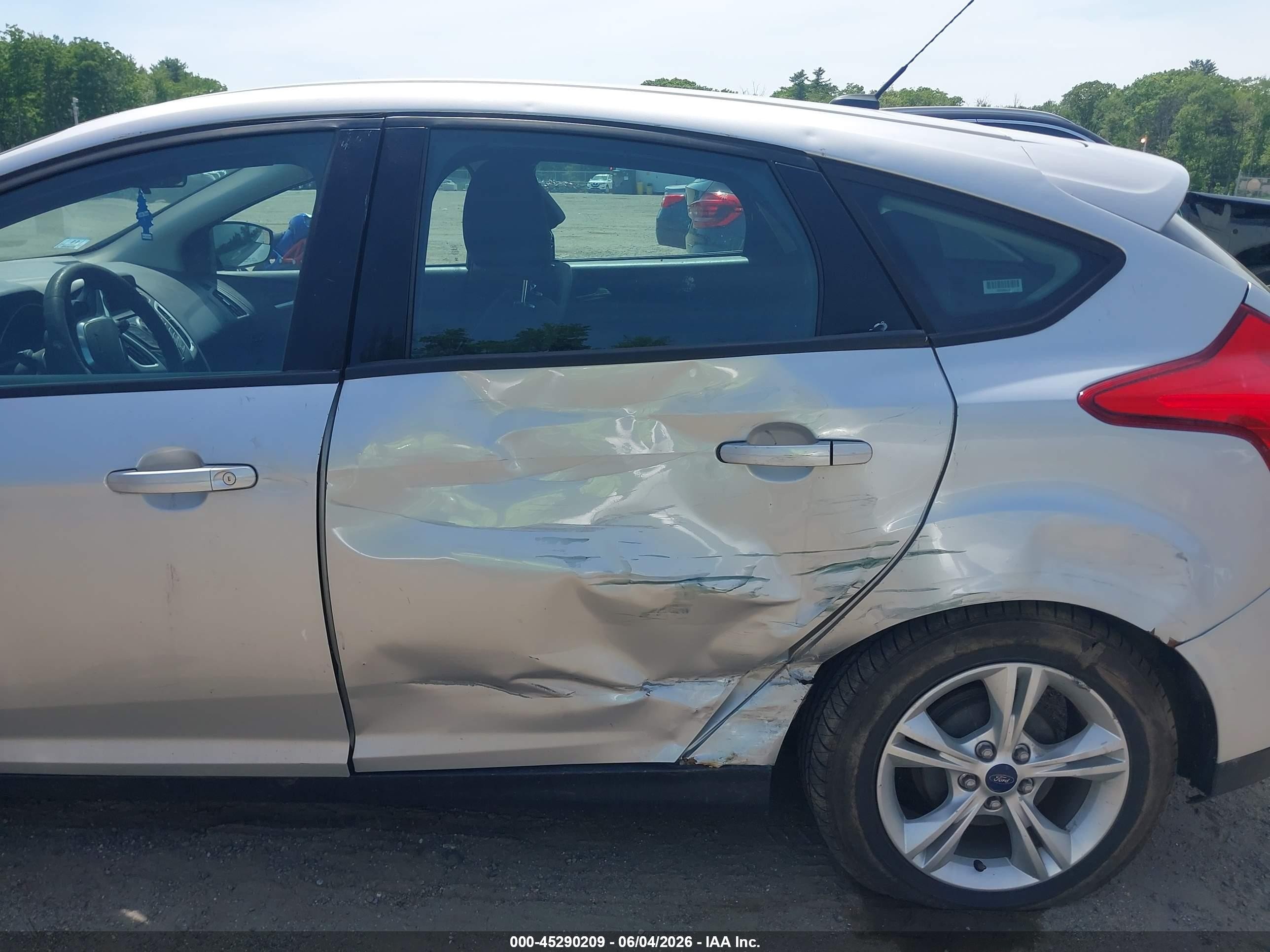 2013 Ford Focus Se Silver vin: 1FADP3K28DL159372