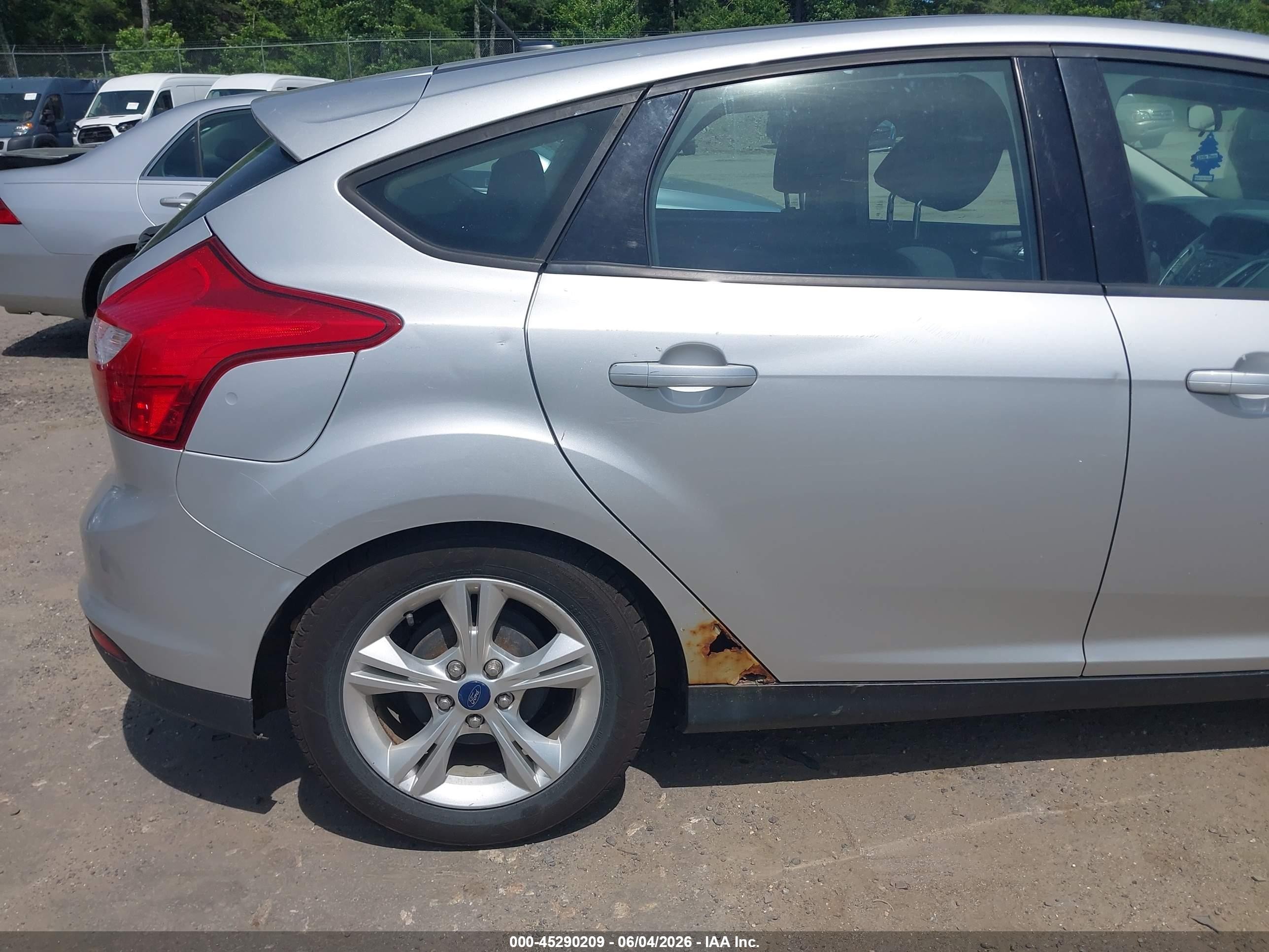 2013 Ford Focus Se Silver vin: 1FADP3K28DL159372