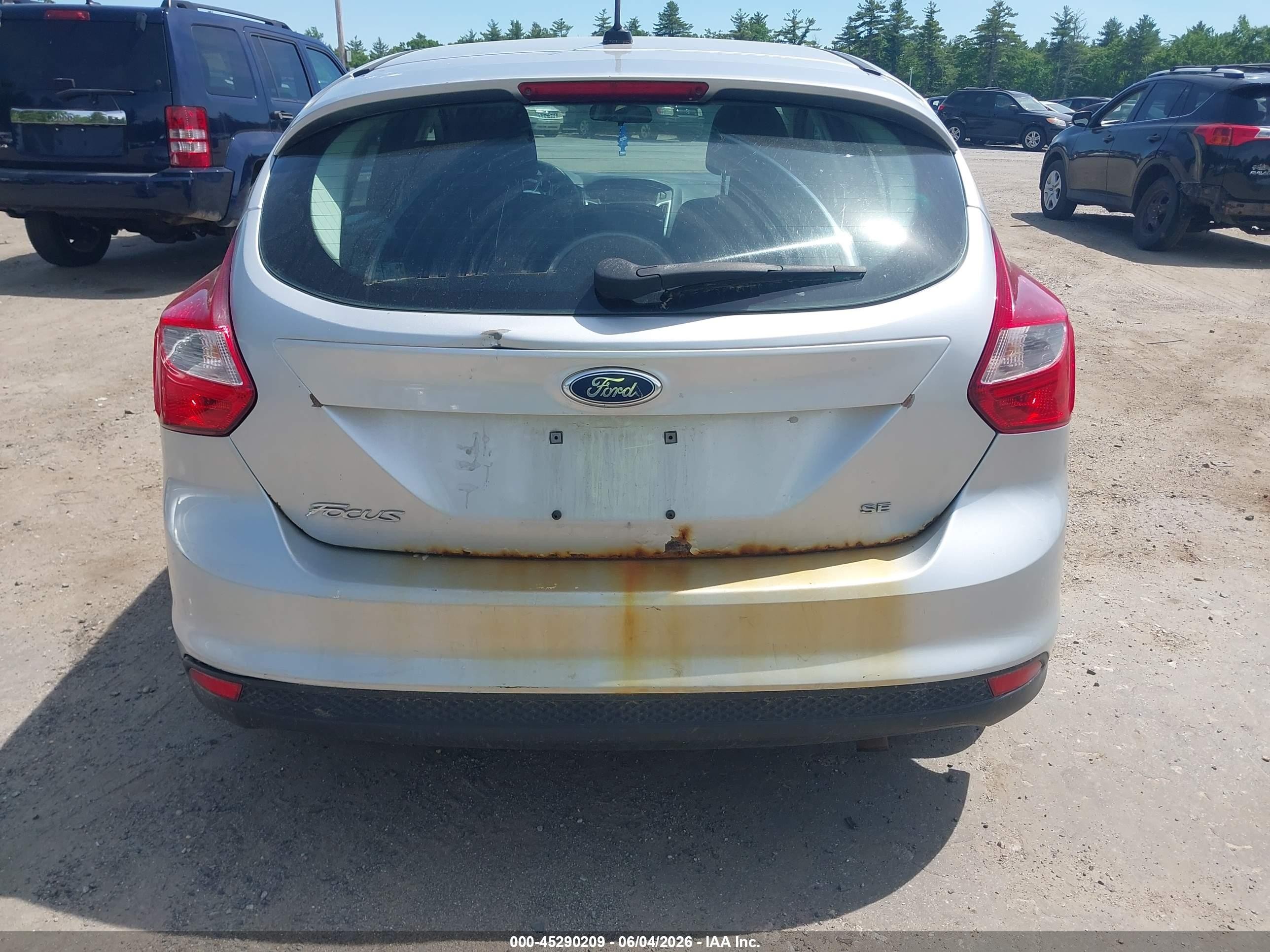 2013 Ford Focus Se Silver vin: 1FADP3K28DL159372