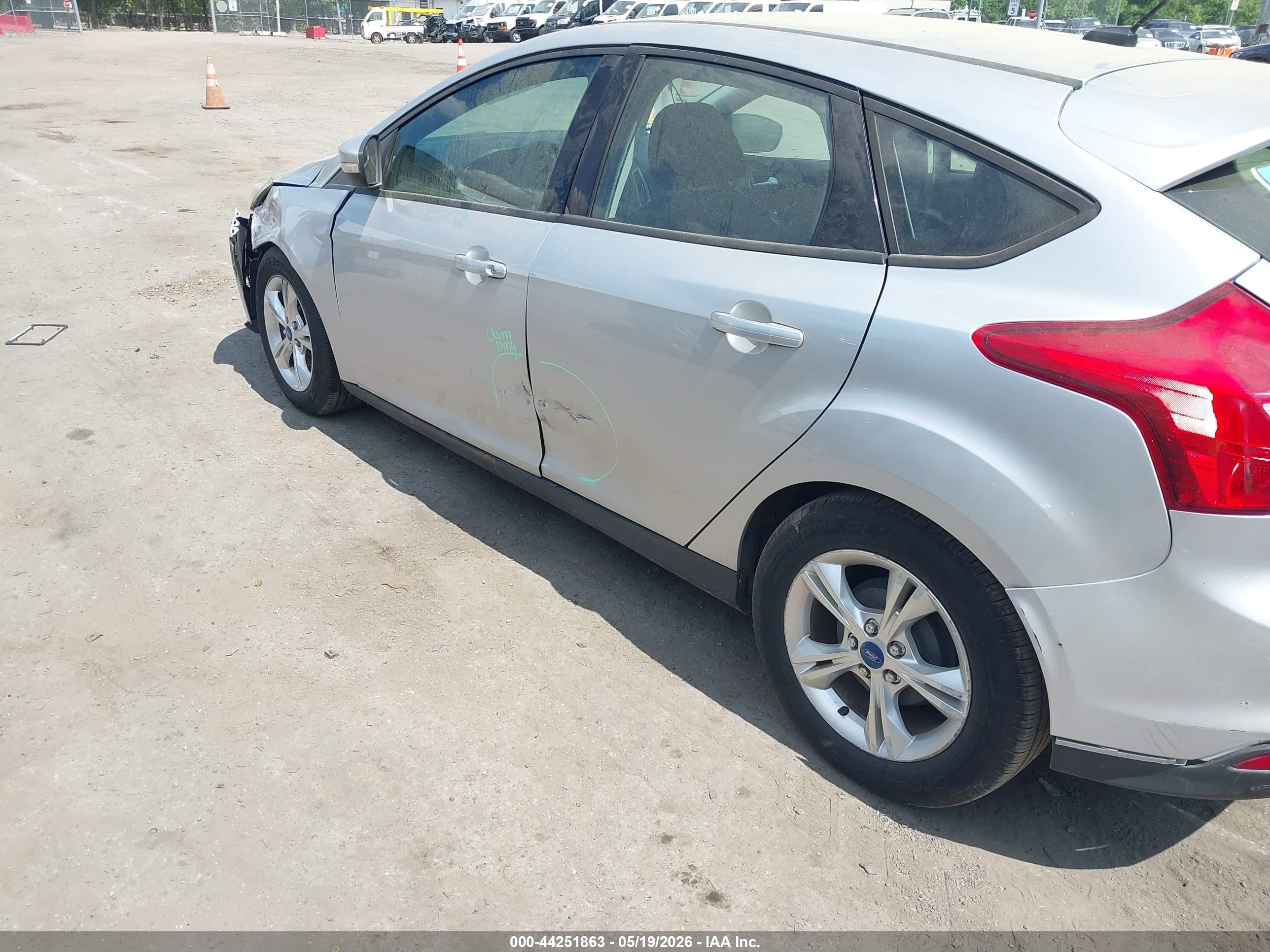 2013 Ford Focus Se Silver vin: 1FADP3K28DL187558