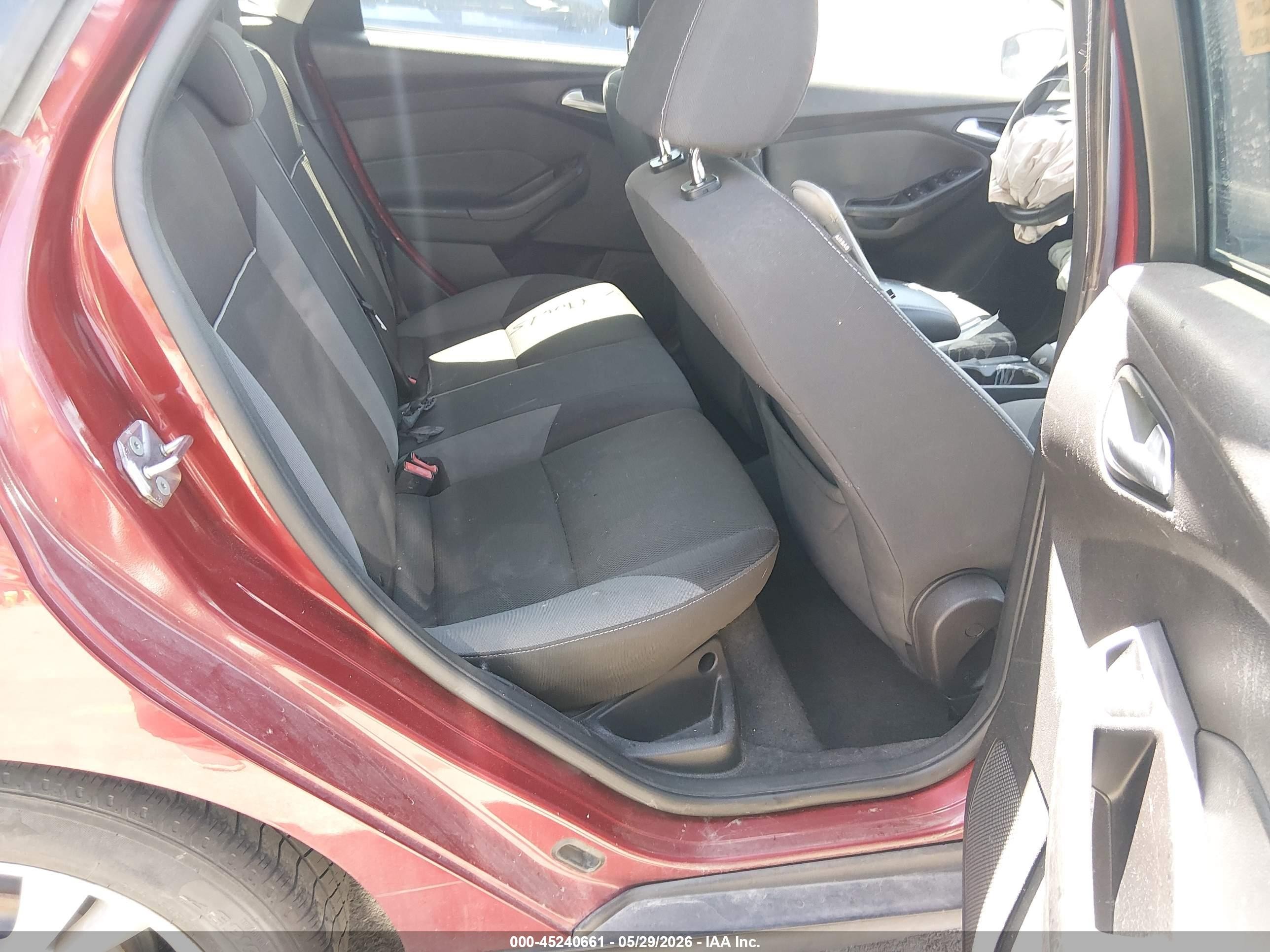 2013 Ford Focus Se Красный vin: 1FADP3K28DL222244