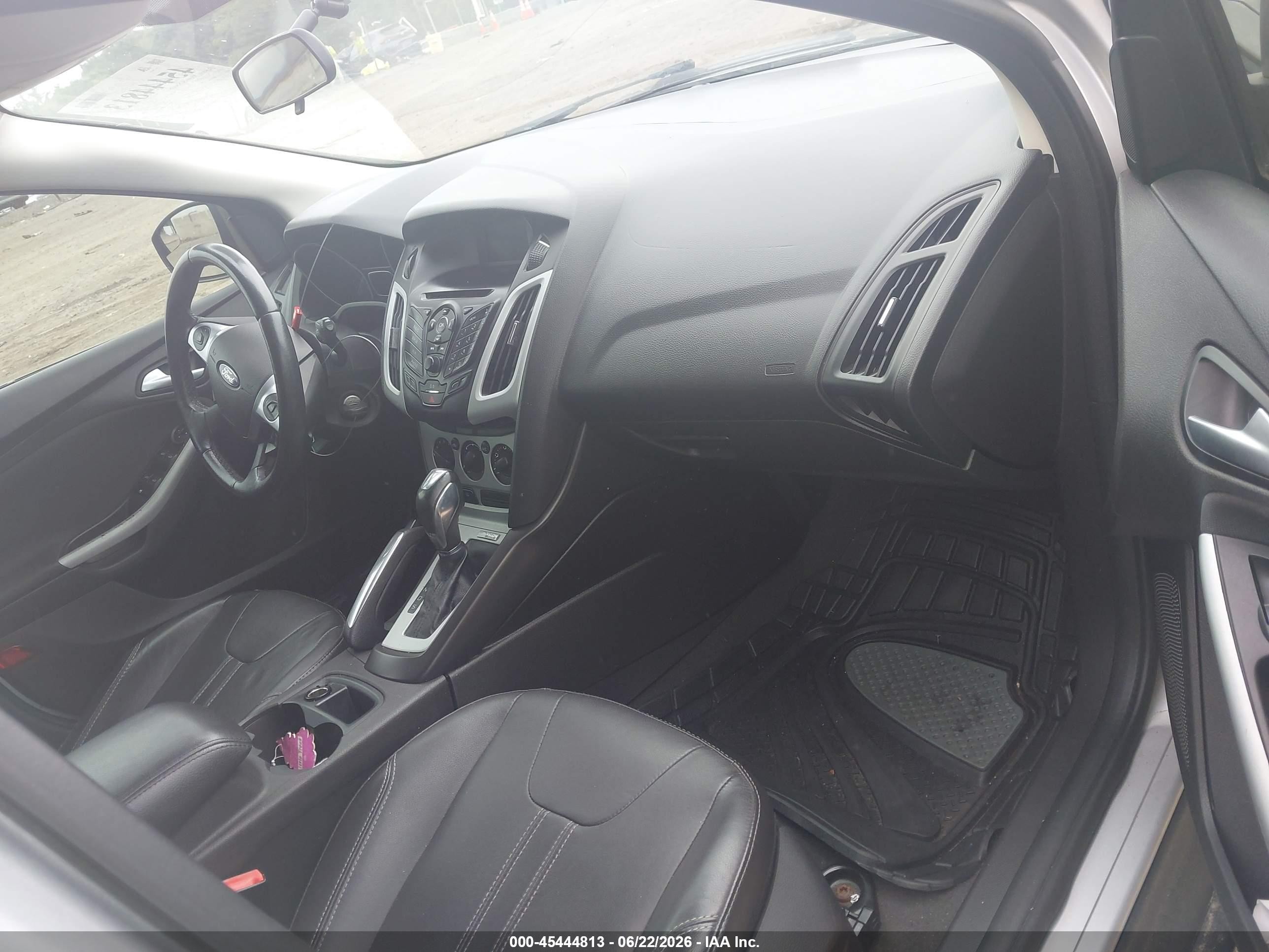 2013 Ford Focus Se Silver vin: 1FADP3K28DL223281