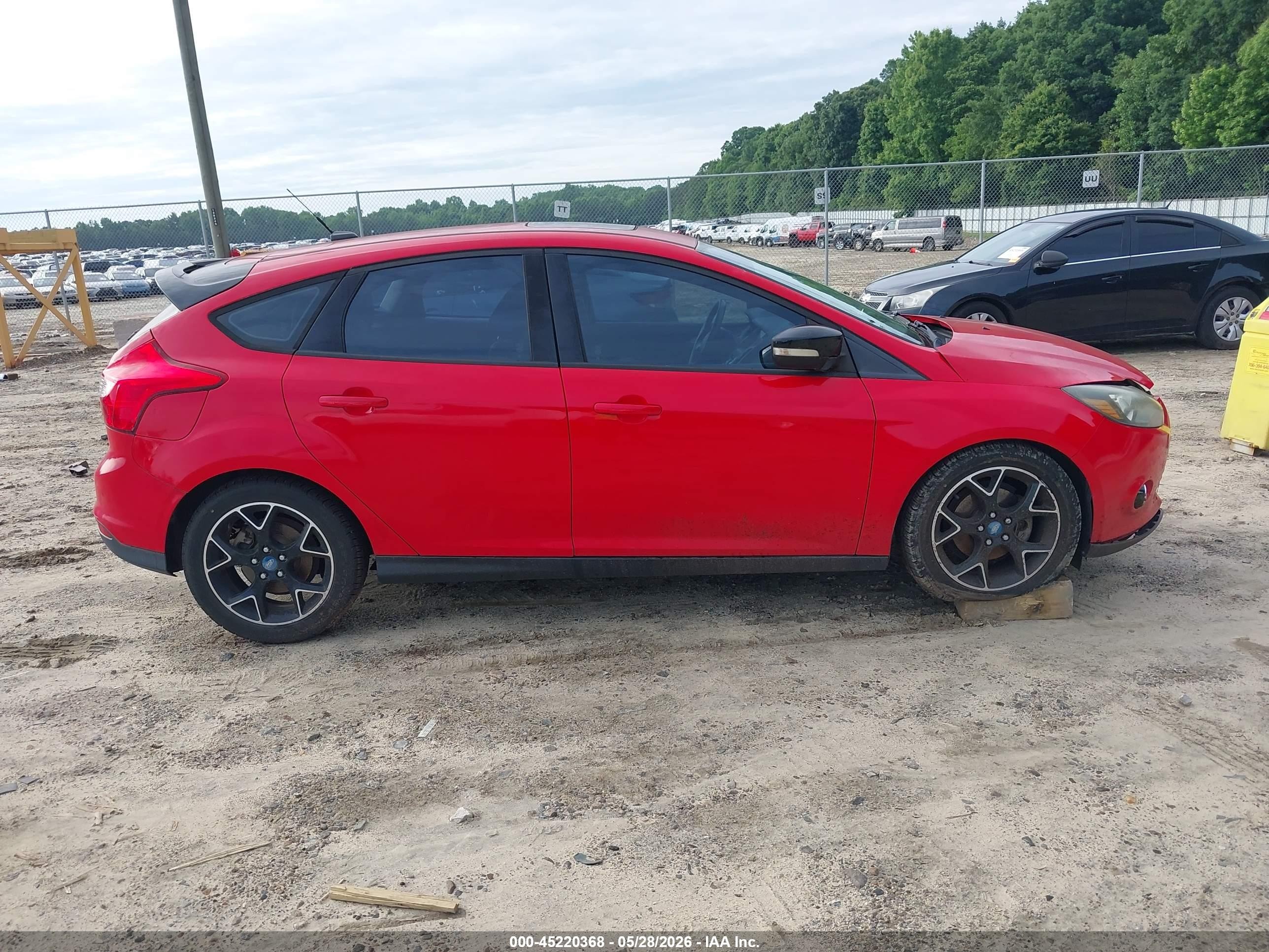 2013 Ford Focus Se Red vin: 1FADP3K28DL259259