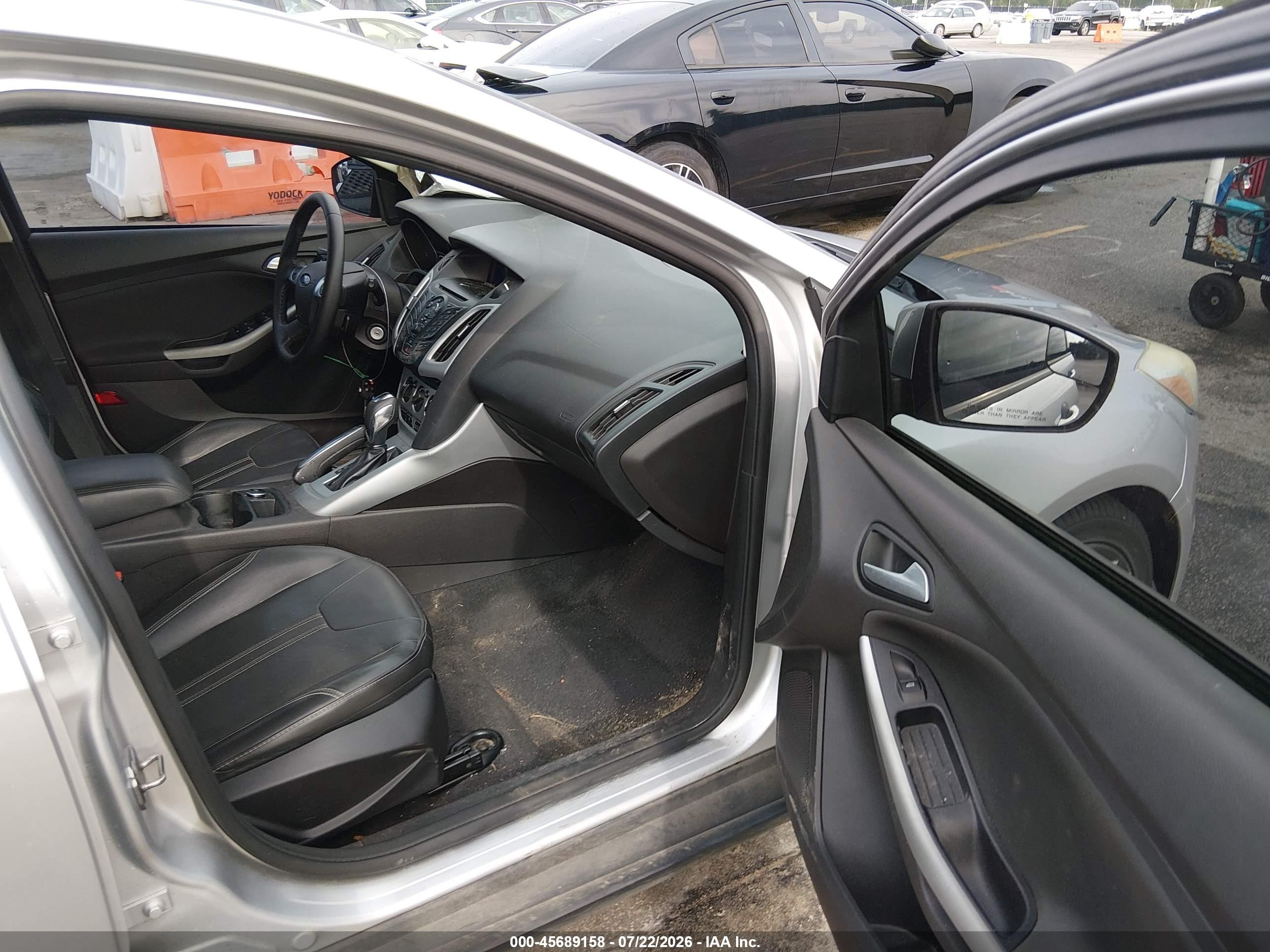 2013 Ford Focus Se Silver vin: 1FADP3K28DL275056