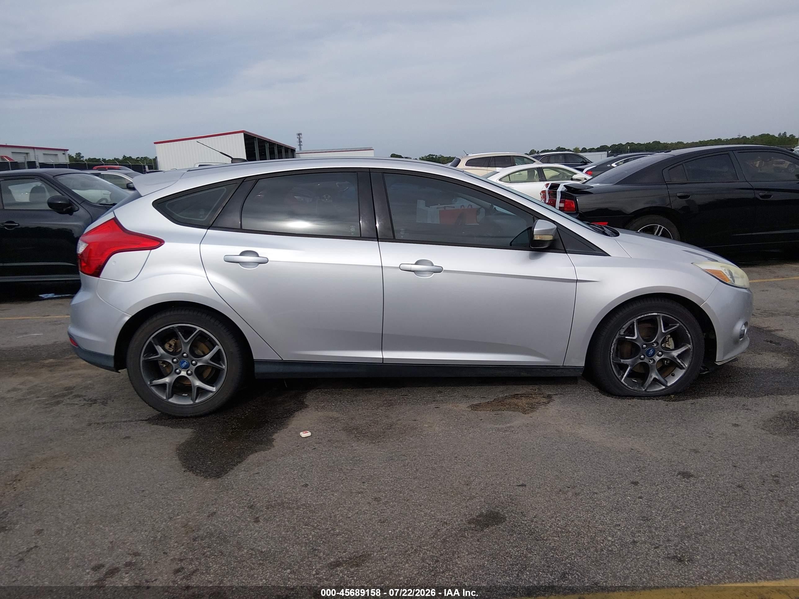 2013 Ford Focus Se Silver vin: 1FADP3K28DL275056