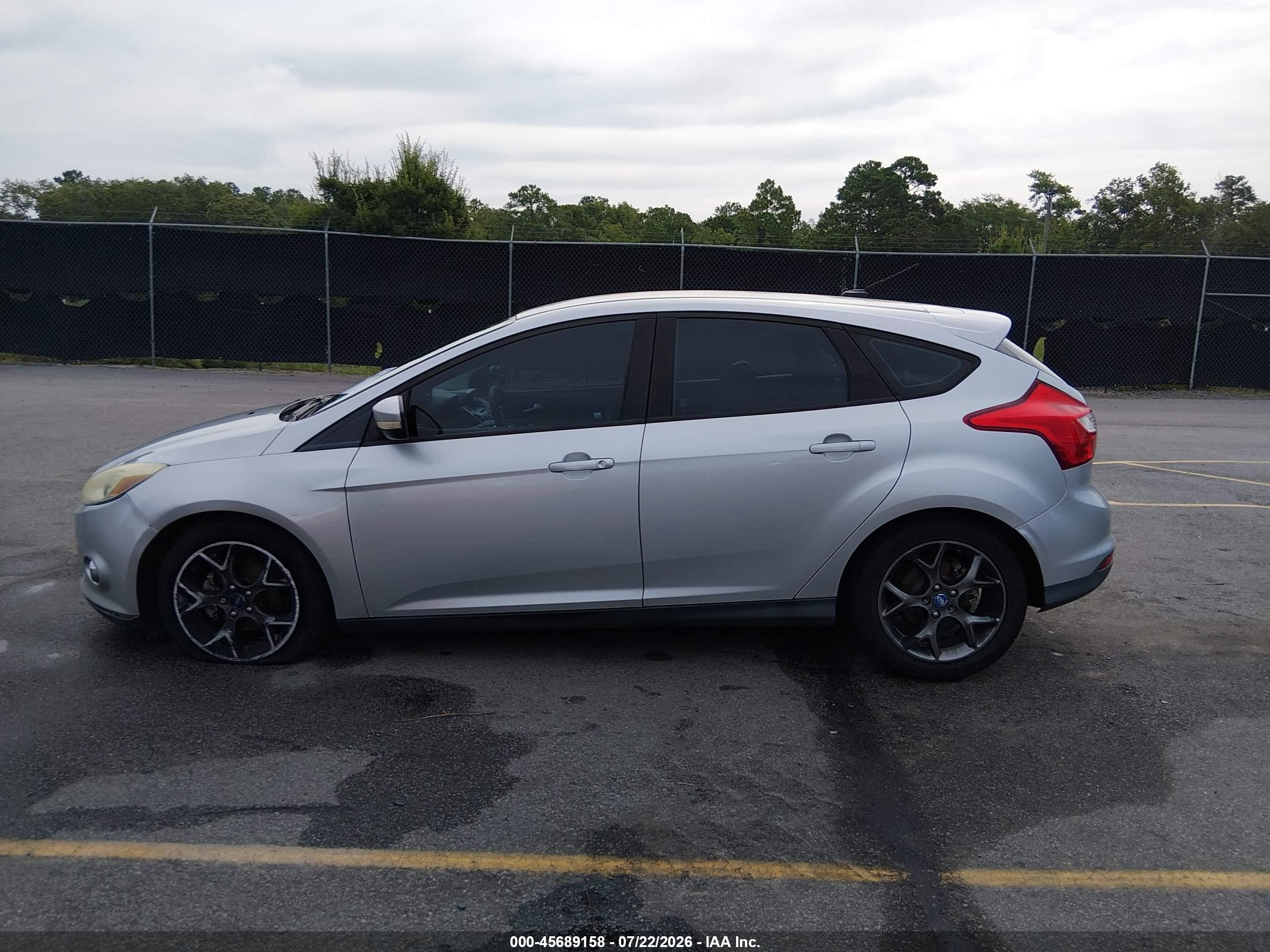 2013 Ford Focus Se Silver vin: 1FADP3K28DL275056