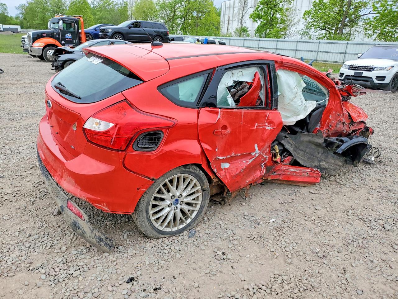 2013 Ford Focus S Red vin: 1FADP3K28DL330332