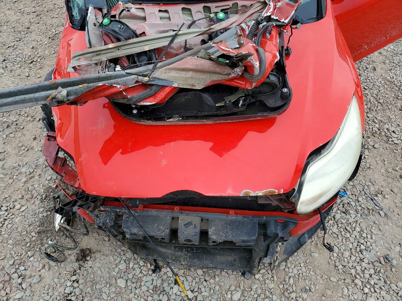 2013 Ford Focus S Red vin: 1FADP3K28DL330332