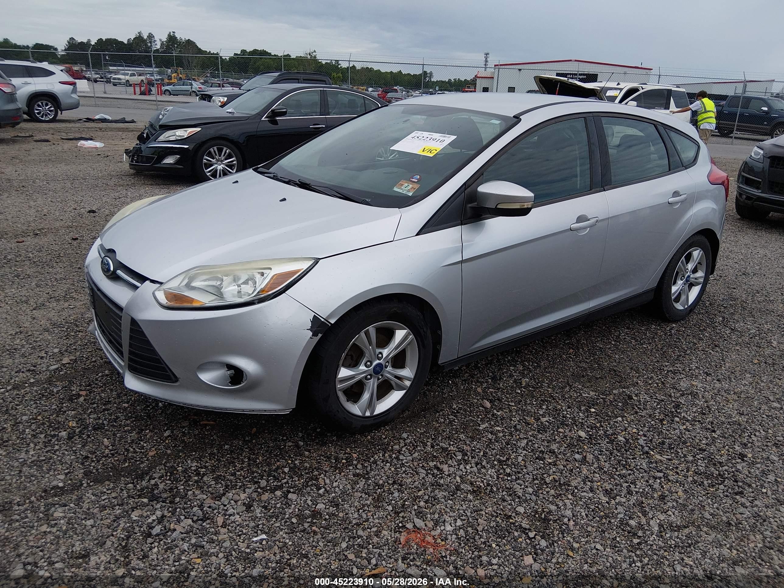 2013 Ford Focus Se Серебряный vin: 1FADP3K28DL368000