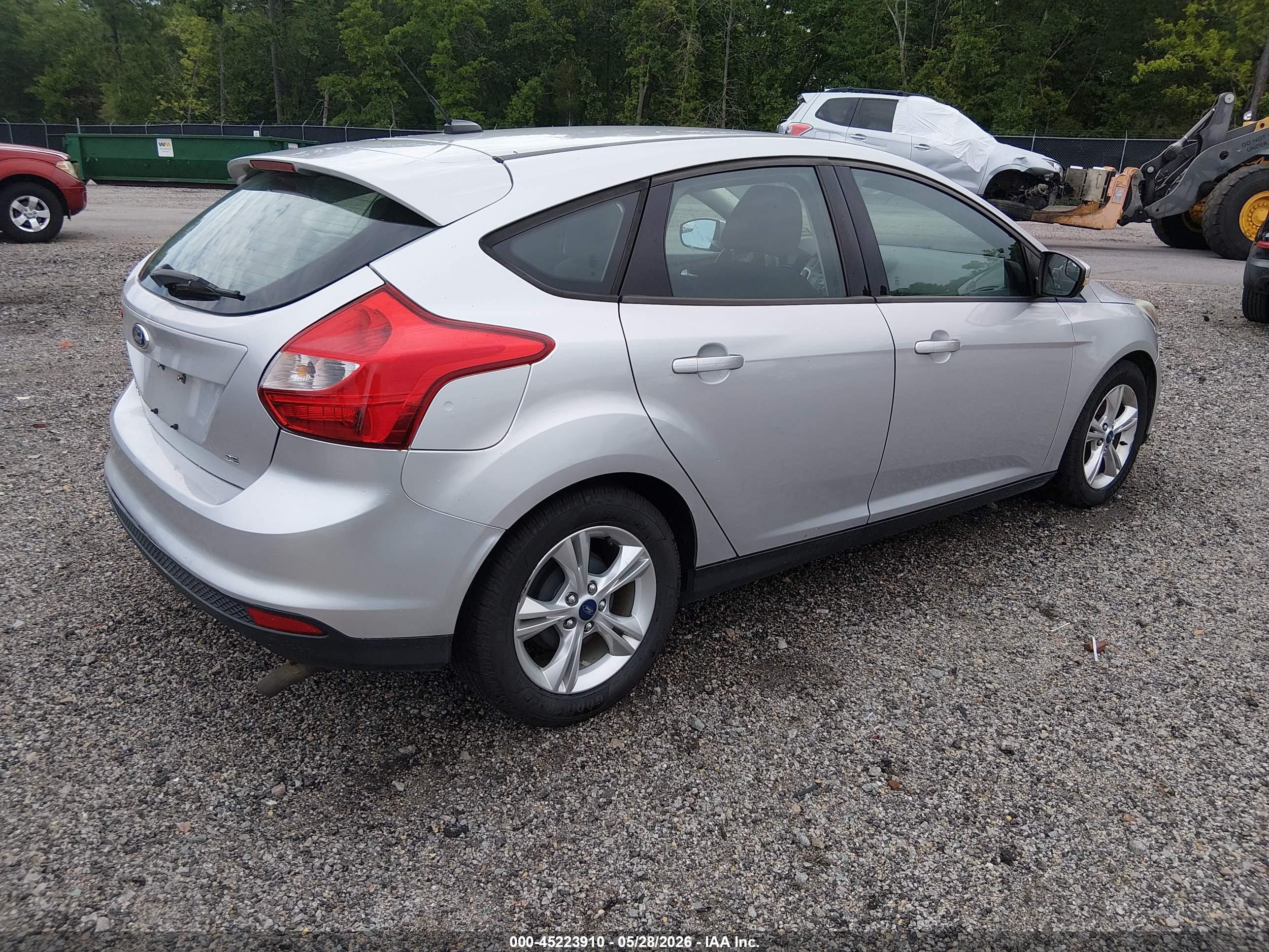 2013 Ford Focus Se Серебряный vin: 1FADP3K28DL368000