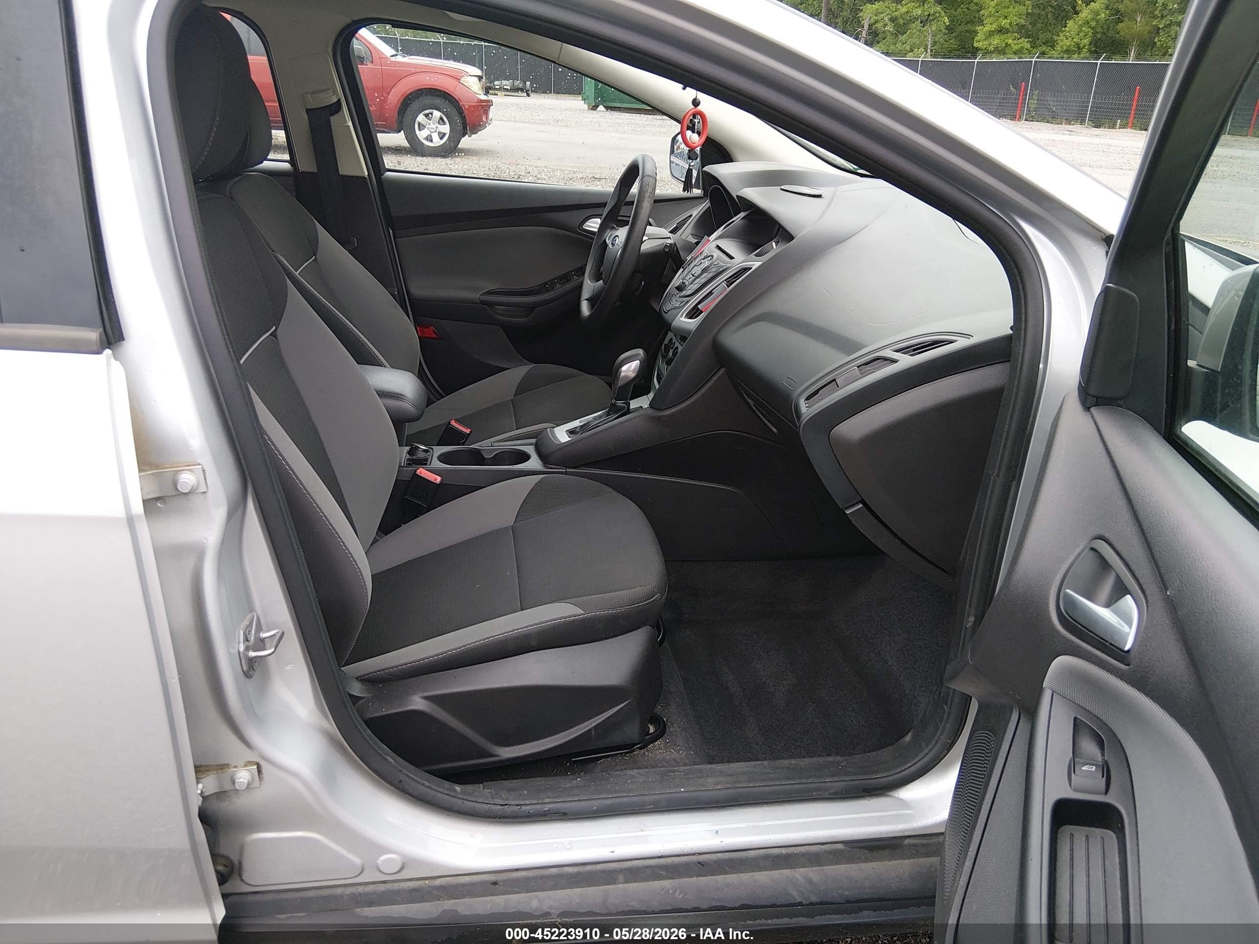 2013 Ford Focus Se Серебряный vin: 1FADP3K28DL368000