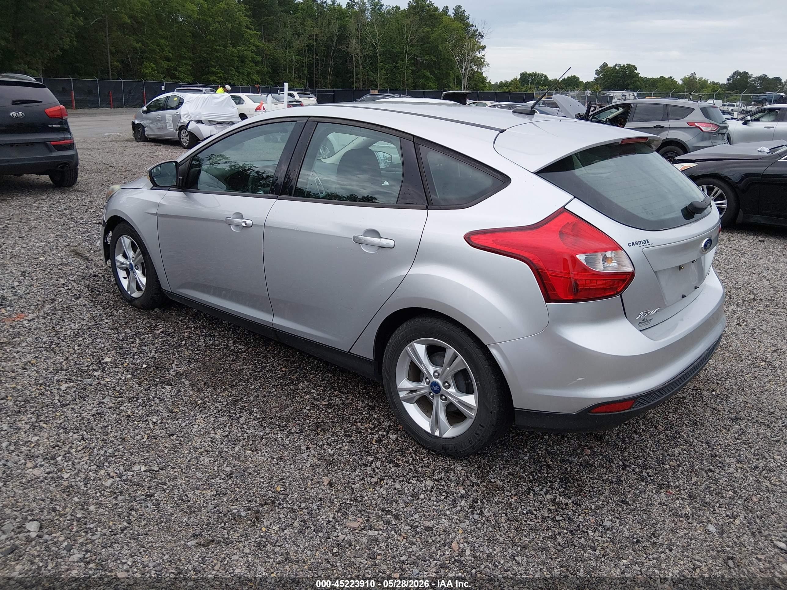 2013 Ford Focus Se Серебряный vin: 1FADP3K28DL368000
