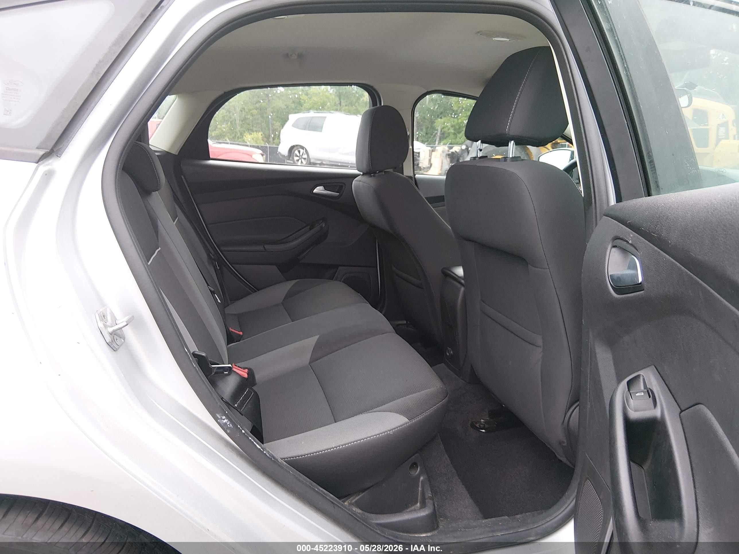 2013 Ford Focus Se Серебряный vin: 1FADP3K28DL368000